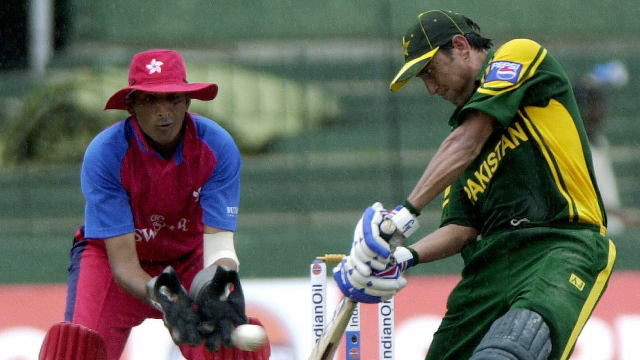 ಕೊಲಂಬೊದ ಎಸ್‌ಎಸ್‌ಸಿ ಮೈದಾನದಲ್ಲಿ 2004 ರಲ್ಲಿ ನಡೆದಿದ್ದ ಹಾಂಗ್ ಕಾಂಗ್ ವಿರುದ್ಧದ ಪಂದ್ಯದಲ್ಲಿ ಪಾಕಿಸ್ತಾನದ ಯೂನಿಸ್ ಖಾನ್ 122 ಎಸೆತಗಳಲ್ಲಿ 144 ರನ್​ಗಳ ಇನ್ನಿಂಗ್ಸ್ ಆಡಿದ್ದರು. ಈ ಇನ್ನಿಂಗ್ಸ್‌ನಲ್ಲಿ ಅವರು 8 ಬೌಂಡರಿ ಮತ್ತು 3 ಸಿಕ್ಸರ್‌ಗಳನ್ನು ಬಾರಿಸಿದ್ದರು.
