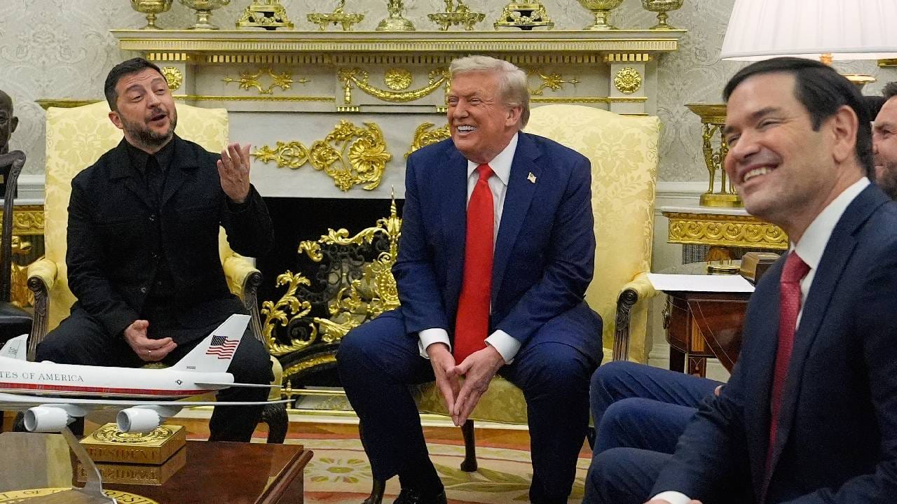 Video: ಈ ಹಿಂದೆ ಝೆಲೆನ್ಸ್ಕಿ ಬಟ್ಟೆ ನೋಡಿ ಹೀಯಾಳಿಸಿದ್ದ ಪತ್ರಕರ್ತನಿಂದ ಇಂದು ಹೊಗಳಿಕೆಯ ಮಾತು Video: ಈ ಹಿಂದೆ ಝೆಲೆನ್ಸ್ಕಿ ಬಟ್ಟೆ ನೋಡಿ ಹೀಯಾಳಿಸಿದ್ದ ಪತ್ರಕರ್ತನಿಂದ ಇಂದು ಹೊಗಳಿಕೆಯ ಮಾತು