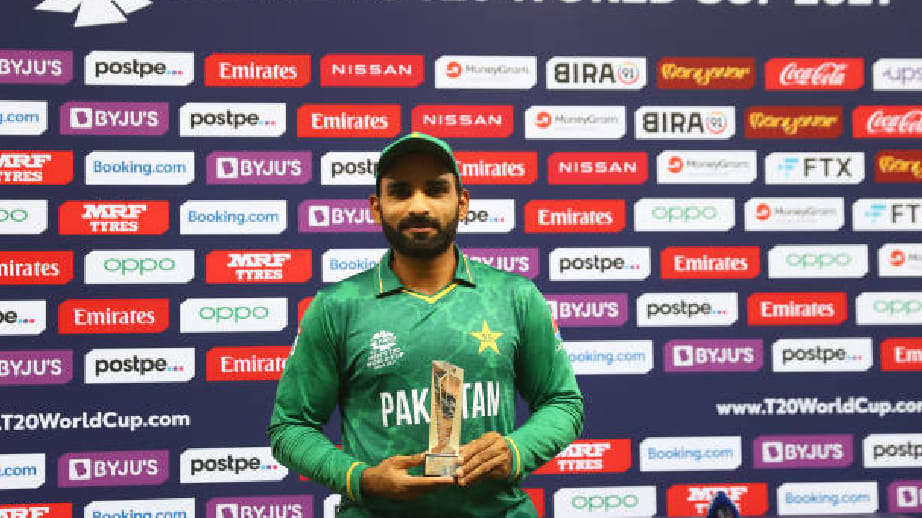 ಇದೀಗ 33ನೇ ವಯಸ್ಸಿನಲ್ಲಿ ಅಂತಾರಾಷ್ಟ್ರೀಯ ಕ್ರಿಕೆಟ್​ಗೆ ಗುಡ್ ಬೈ ಹೇಳಿರುವ ಆಸಿಫ್ ಅಲಿ ಮುಂಬರುವ ದಿನಗಳಲ್ಲಿ ವಿಶ್ವದ ಪ್ರಮುಖ ಫ್ರಾಂಚೈಸಿ ಲೀಗ್​ಗಳಲ್ಲಿ ಕಣಕ್ಕಿಳಿಯಲು ನಿರ್ಧರಿಸಿದ್ದಾರೆ. ಅದರಂತೆ ಮುಂಬರುವ ದಿನಗಳಲ್ಲಿ ಆಸಿಫ್ ಪಾಕಿಸ್ತಾನ್ ಸೂಪರ್ ಲೀಗ್, ಬಾಂಗ್ಲಾದೇಶ್ ಪ್ರೀಮಿಯರ್ ಲೀಗ್, ಕೆರಿಬಿಯನ್ ಪ್ರೀಮಿಯರ್​ ಲೀಗ್​ಗಳಲ್ಲಿ ಕಣಕ್ಕಿಳಿಯುವುದನ್ನು ಎದುರು ನೋಡಬಹುದು.