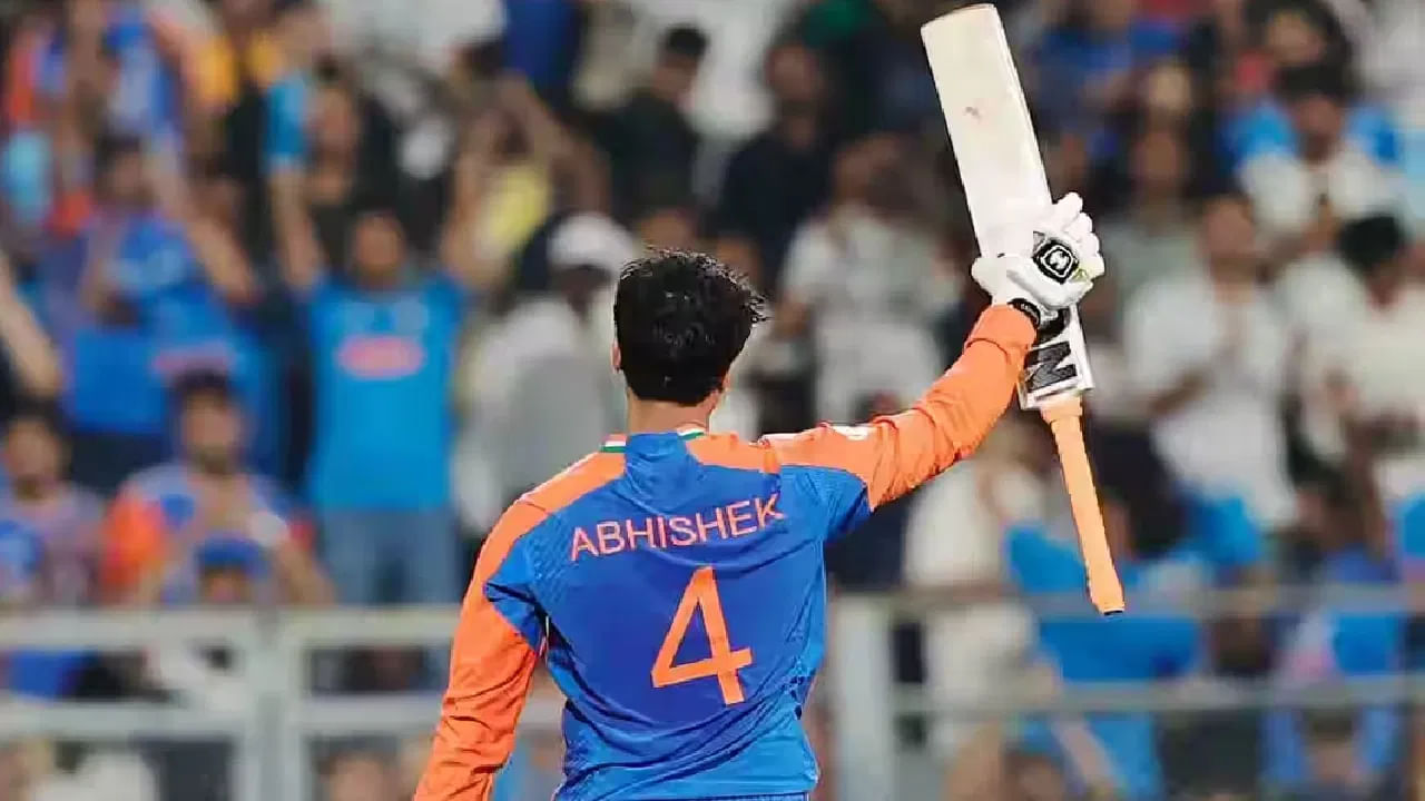 ದುಬೈನಲ್ಲಿ ನಡೆದ ಪಾಕಿಸ್ತಾನ್ ವಿರುದ್ಧದ ಪಂದ್ಯದಲ್ಲಿ ಅಭಿಷೇಕ್ ಶರ್ಮಾ 39 ಎಸೆತಗಳಲ್ಲಿ 74 ರನ್ ಚಚ್ಚಿದ್ದರು. ಈ ವೇಳೆ ಸಿಡಿಸಿದ 5 ಸಿಕ್ಸ್ಗಳೊಂದಿಗೆ ಅಭಿ ಟಿ20 ಕ್ರಿಕೆಟ್ನಲ್ಲಿ ಐವತ್ತು ಸಿಕ್ಸರ್ಗಳನ್ನು ಪೂರೈಸಿದ್ದಾರೆ. ಅದು ಸಹ ಕೇವಲ 331 ಎಸೆತಗಳಲ್ಲಿ..!
