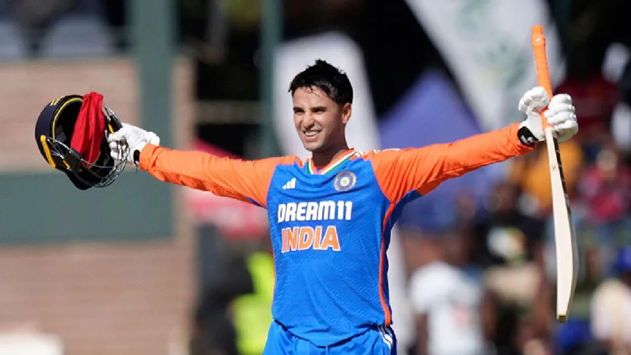 ಒಟ್ಟಿನಲ್ಲಿ ಅಭಿಷೇಕ್ ಶರ್ಮಾ ಆರ್ಭಟದೊಂದಿಗೆ ಏಷ್ಯಾಕಪ್ ಟೂರ್ನಿಯಲ್ಲಿ ಟೀಮ್ ಇಂಡಿಯಾ ಸತತ 6 ಪಂದ್ಯಗಳನ್ನು ಗೆದ್ದು ಫೈನಲ್​ಗೆ ಎಂಟ್ರಿ ಕೊಟ್ಟಿದೆ. ಸೆಪ್ಟೆಂಬರ್ 28 ರಂದು ನಡೆಯಲಿರುವ ಅಂತಿಮ ಪಂದ್ಯದಲ್ಲಿ ಭಾರತ ಮತ್ತು ಪಾಕಿಸ್ತಾನ್ ತಂಡಗಳು ಮುಖಾಮುಖಿಯಾಗಲಿದ್ದು, ಈ ಪಂದ್ಯದಲ್ಲೂ ಅಬ್ಬರಿಸುವ ಮೂಲಕ ಅಭಿಷೇಕ್ ಭಾರತ ತಂಡಕ್ಕೆ ಚಾಂಪಿಯನ್ ಪಟ್ಟ ತಂದುಕೊಡುವ ವಿಶ್ವಾಸದಲ್ಲಿದ್ದಾರೆ.