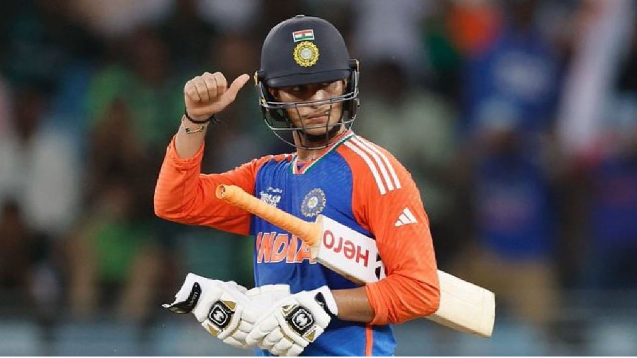 ಮೊದಲ ಮೂರು ಓವರ್ಗಳಲ್ಲಿ ಎಚ್ಚರಿಕೆಯಿಂದ ಬ್ಯಾಟ್ ಬೀಸಿದ ಅಭಿ, ಆ ಬಳಿಕ ಬಾಂಗ್ಲಾದೇಶ್ ಬೌಲರ್ಗಳ ಬೆಂಡೆತ್ತಿದರು. ಪರಿಣಾಮ ಅಭಿಷೇಕ್ ಶರ್ಮಾ ಬ್ಯಾಟ್ನಿಂದ ಕೇವಲ 37 ಎಸೆತಗಳಲ್ಲಿ 5 ಭರ್ಜರಿ ಸಿಕ್ಸ್ ಹಾಗೂ 6 ಫೋರ್ ಗಳೊಂದಿಗೆ 75 ರನ್ಗಳು ಮೂಡಿಬಂತು. ಈ 5 ಭರ್ಜರಿ ಸಿಕ್ಸ್ ಗಳೊಂದಿಗೆ ಅಭಿಷೇಕ್ ಏಷ್ಯಾಕಪ್ ನಲ್ಲಿ ಹೊಸ ಇತಿಹಾಸ ನಿರ್ಮಿಸಿದ್ದಾರೆ.