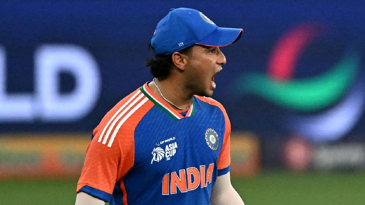 ಇಂತಹದೊಂದು ಪ್ರಶ್ನೆ ಹುಟ್ಟಿಕೊಳ್ಳಲು ಮುಖ್ಯ ಕಾರಣ ಶ್ರೀಲಂಕಾ ವಿರುದ್ಧದ ಪಂದ್ಯದ ಫೀಲ್ಡಿಂಗ್ ವೇಳೆ ಅಭಿಷೇಕ್ ಶರ್ಮಾ ಕಾಣಿಸಿಕೊಳ್ಳದಿರುವುದು. ಅಲ್ಲದೆ ಸೂಪರ್ ಓವರ್ನಲ್ಲೂ ಕಣಕ್ಕಿಳಿದಿರಲಿಲ್ಲ. ಲಂಕಾ ವಿರುದ್ಧದ ಪಂದ್ಯದ 10ನೇ ಓವರ್ ವೇಳೆ ಸ್ನಾಯು ಸೆಳೆತದ ಕಾರಣ ಅಭಿಷೇಕ್ ಶರ್ಮಾ ಮೈದಾನ ತೊರೆದಿದ್ದರು.