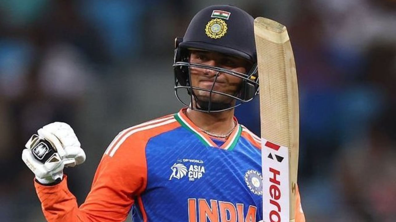 ಅಭಿಷೇಕ್ ಇದುವರೆಗೆ ಟೂರ್ನಮೆಂಟ್ನಲ್ಲಿ 282 ಕ್ಕೂ ಹೆಚ್ಚು ರನ್ ಗಳಿಸಿದ್ದಾರೆ, ಇದು ಟಿ20 ಏಷ್ಯಾಕಪ್ನ ಒಂದೇ ಆವೃತ್ತಿಯಲ್ಲಿ ಯಾವುದೇ ಬ್ಯಾಟ್ಸ್ಮನ್ ಗಳಿಸಿದ ಅತಿ ಹೆಚ್ಚು ರನ್ಗಳಾಗಿದೆ.ಇದಕ್ಕೂ ಮೊದಲು, ಈ ದಾಖಲೆಯನ್ನು 2022 ರ ಟಿ20 ಏಷ್ಯಾಕಪ್ನಲ್ಲಿ 281 ರನ್ ಗಳಿಸಿದ ಮೊಹಮ್ಮದ್ ರಿಜ್ವಾನ್ ಹೊಂದಿದ್ದರು.