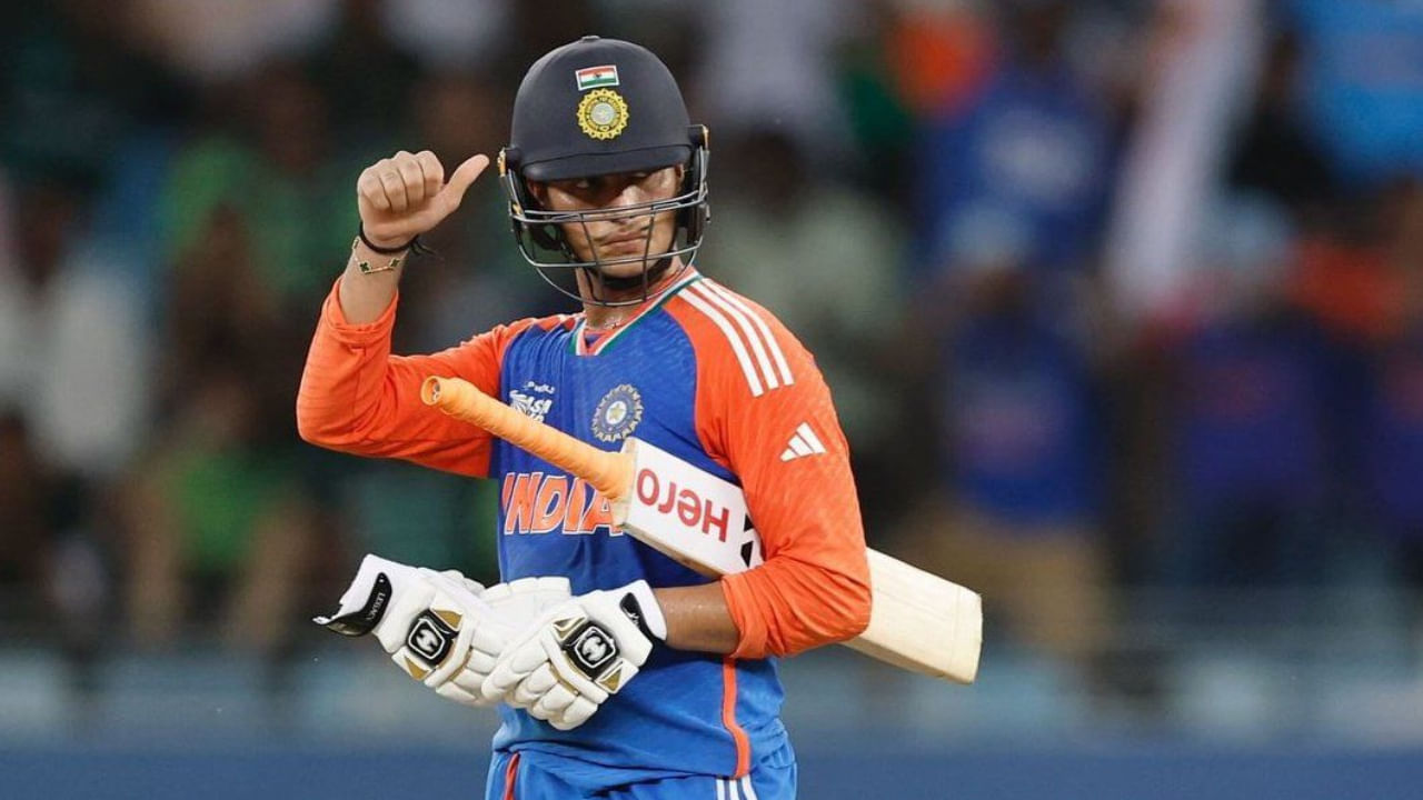 ಅದೇ ವರ್ಷ ವಿರಾಟ್ ಕೊಹ್ಲಿ ಕೂಡ 276 ರನ್ ಬಾರಿಸಿದ್ದರು. ಅಭಿಷೇಕ್ ಈಗ ಅವರಿಬ್ಬರನ್ನೂ ಹಿಂದಿಕ್ಕಿ ಹೊಸ ದಾಖಲೆ ನಿರ್ಮಿಸಿದ್ದಾರೆ. ಈ ಟೂರ್ನಿಯಲ್ಲಿ 250 ರನ್ ಗಳಿಸುವ ಮೂಲಕ ಅಭಿಷೇಕ್ ಶರ್ಮಾ ವಿರಾಟ್ ಕೊಹ್ಲಿ ಮತ್ತು ರೋಹಿತ್ ಶರ್ಮಾ ಅವರ ಎಲೈಟ್ ಕ್ಲಬ್ಗೆ ಸೇರ್ಪಡೆಗೊಂಡಿದ್ದಾರೆ. ಟಿ20 ಟೂರ್ನಿಯಲ್ಲಿ ಭಾರತ ಪರ 250 ರನ್ ಗಳಿಸಿದ ಮೂರನೇ ಬ್ಯಾಟ್ಸ್ಮನ್ ಎನಿಸಿಕೊಂಡಿದ್ದಾರೆ.