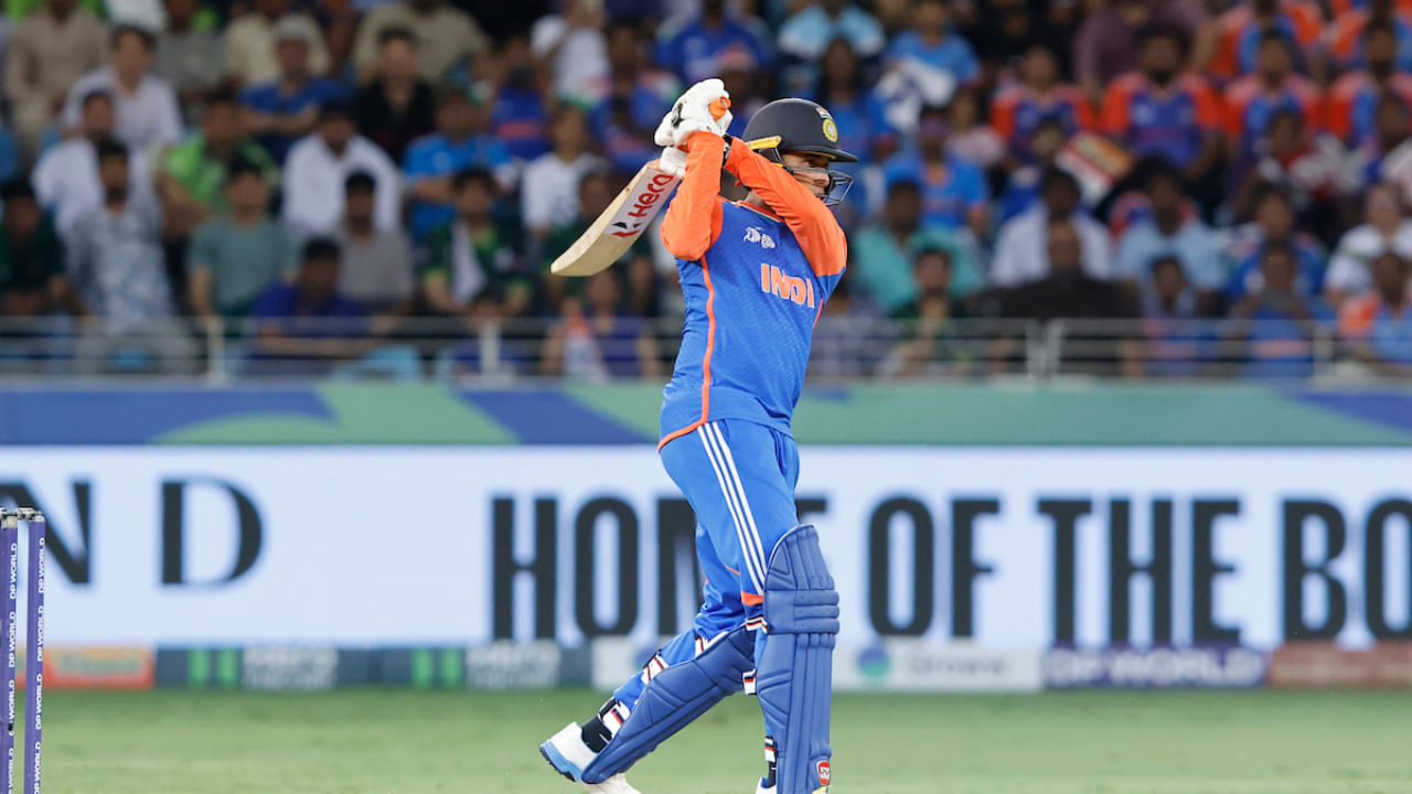 ಅಭಿಷೇಕ್ ಶರ್ಮಾ ಏಷ್ಯಾಕಪ್‌ನಲ್ಲಿ ಅತ್ಯುತ್ತಮ ಫಾರ್ಮ್‌ನಲ್ಲಿದ್ದಾರೆ. ಆಡಿರುವ ನಾಲ್ಕು ಪಂದ್ಯಗಳಲ್ಲಿ 173 ರನ್‌ಗಳೊಂದಿಗೆ ಅತಿ ಹೆಚ್ಚು ರನ್ ಗಳಿಸಿದ ಆಟಗಾರ ಎನಿಸಿಕೊಂಡಿದ್ದಾರೆ. ಇಲ್ಲಿಯವರೆಗೆ 12 ಸಿಕ್ಸರ್‌ಗಳು ಮತ್ತು 17 ಬೌಂಡರಿಗಳನ್ನು ಬಾರಿಸಿದ್ದಾರೆ. ಈ ಫಾರ್ಮ್ ಅನ್ನು ಹೀಗೇ ಮುಂದುವರಿಸಿದರೆ ಅತ್ಯಧಿಕ ರೇಟಿಂಗ್ ಪಾಯಿಂಟ್‌ ಪಡೆದ ದಾಖಲೆ ಬರೆಯಲಿದ್ದಾರೆ.