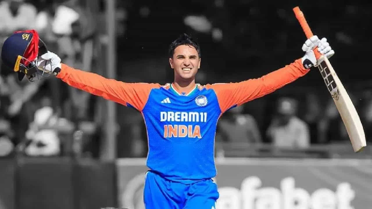ಟಿ20 ಅಂತಾರಾಷ್ಟ್ರೀಯ ಕ್ರಿಕೆಟ್ನಲ್ಲಿ ಹೊಸ ವಿಶ್ವ ದಾಖಲೆ ನಿರ್ಮಾಣವಾಗಿದೆ. ಅದು ಕೂಡ ಸಿಕ್ಸ್ ಸಿಡಿಸುವ ಮೂಲಕ... ಹೀಗೆ ಸಿಕ್ಸ್ ಸಿಡಿಸಿಯೇ ವಿಶ್ವ ದಾಖಲೆ ಬರೆದಿರುವುದು ಮತ್ಯಾರೂ ಅಲ್ಲ, ಟೀಮ್ ಇಂಡಿಯಾದ ಯಂಗ್ ಗನ್ ಅಭಿಷೇಕ್ ಶರ್ಮಾ (Abhishek Sharma).