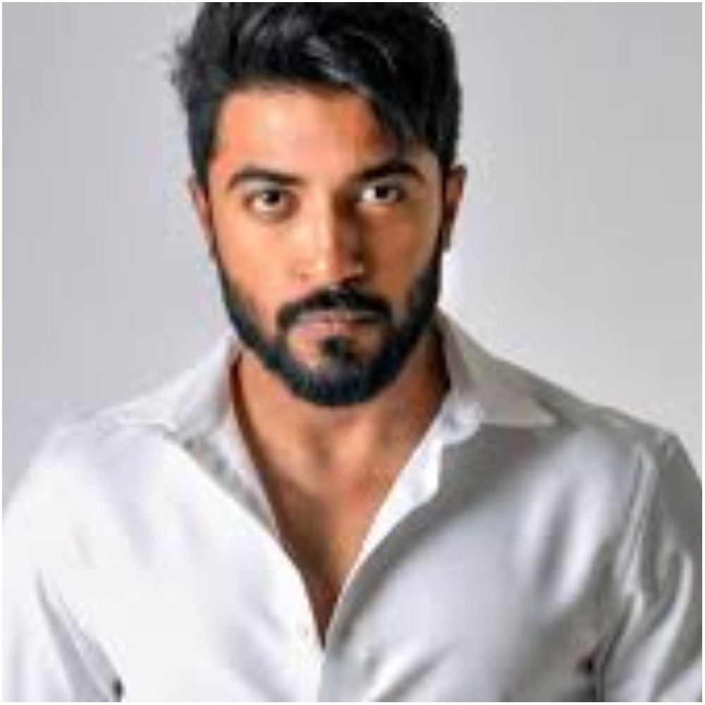 ಅಭಿಷೇಕ್ ಅವರು ‘ಬಿಗ್ ಬಾಸ್ ಕನ್ನಡ ಸೀಸನ್ 12’ ಶೋಗೆ ಬಂದಿದ್ದಾರೆ. ಅವರು ವಧು ಧಾರಾವಾಹಿಯಲ್ಲಿ ನಟಿಸಿದ್ದಾರೆ. ಕಳೆದ ವರ್ಷ ಈ ಧಾರಾವಾಹಿ ಆರಂಭ ಆಗಿತ್ತು. ಆ ಬಳಿಕ ಕೊನೆಗೊಂಡಿತು. ಅವರು ಯಾವ ರೀತಿಯಲ್ಲಿ ಪರ್ಫಾರ್ಮ್ ಮಾಡುತ್ತಾರೆ ಎಂಬುದನ್ನು ಕಾದು ನೋಡಬೇಕಿದೆ.