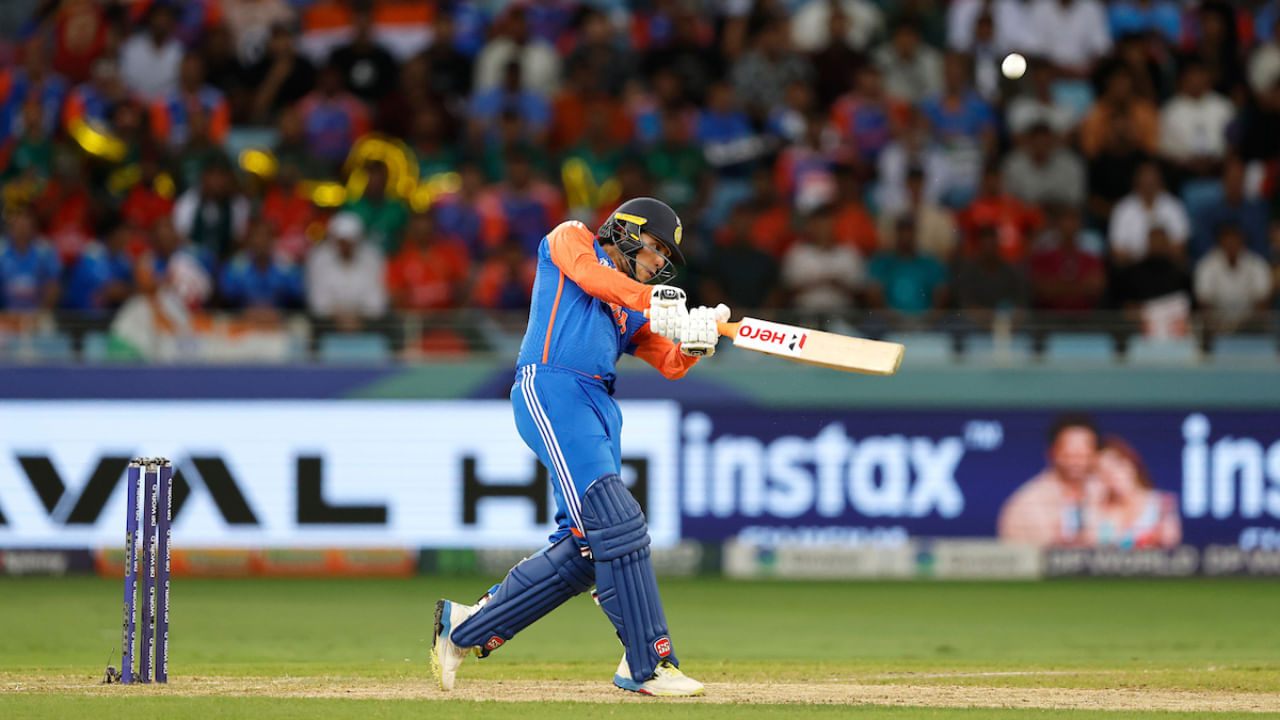 ಏಷ್ಯಾಕಪ್‌ನಲ್ಲಿ ಅಭಿಷೇಕ್ ಶರ್ಮಾ ಇದುವರೆಗೆ ಪವರ್‌ಪ್ಲೇಯಲ್ಲಿ 12 ಸಿಕ್ಸ್‌ಗಳನ್ನು ಬಾರಿಸಿದ್ದಾರೆ. ಕುತೂಹಲಕಾರಿಯಾಗಿ, ಶ್ರೀಲಂಕಾ ತಂಡದ ಎಲ್ಲಾ ಆಟಗಾರರು ಒಟ್ಟಾಗಿ ಪವರ್‌ಪ್ಲೇನಲ್ಲಿ 12 ಸಿಕ್ಸ್‌ಗಳನ್ನು ಬಾರಿಸಿದ್ದಾರೆ. ಪಾಕಿಸ್ತಾನ ಮತ್ತು ಬಾಂಗ್ಲಾದೇಶ ತಲಾ 7 ಸಿಕ್ಸ್‌ಗಳನ್ನು ಬಾರಿಸಿವೆ. ಅಫ್ಘಾನಿಸ್ತಾನ, ಯುಎಇ ಮತ್ತು ಓಮನ್ ತಲಾ 2 ಸಿಕ್ಸರ್‌ಗಳನ್ನು ಬಾರಿಸಿದವು. ಪವರ್‌ಪ್ಲೇನಲ್ಲಿ ಹಾಂಗ್ ಕಾಂಗ್ ಕೇವಲ ಒಂದು ಸಿಕ್ಸ್ ಮಾತ್ರ ಬಾರಿಸಿತು.