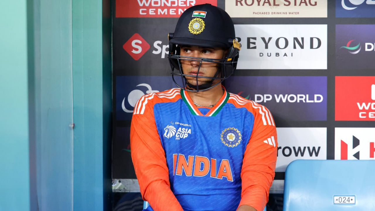 IND vs PAK: ಕೂದಲೆಳೆ ಅಂತರದಲ್ಲಿ ಕೊಹ್ಲಿ ದಾಖಲೆ ಮುರಿಯುವಲ್ಲಿ ವಿಫಲರಾದ ಅಭಿಷೇಕ್ IND vs PAK: ಕೂದಲೆಳೆ ಅಂತರದಲ್ಲಿ ಕೊಹ್ಲಿ ದಾಖಲೆ ಮುರಿಯುವಲ್ಲಿ ವಿಫಲರಾದ ಅಭಿಷೇಕ್