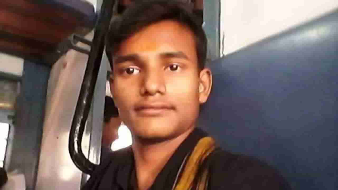 ಗಣೇಶ ವಿಸರ್ಜನೆ ಮೆರವಣಿಗೆ ವೇಳೆ ಕುಸಿದುಬಿದ್ದು ಯುವಕ ದುರಂತ ಸಾವು