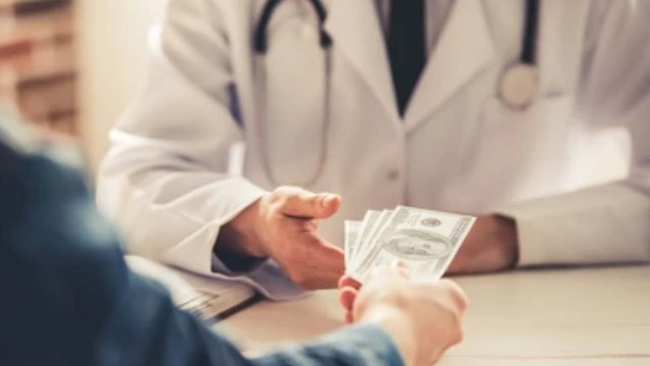 ಅಪಘಾತದಲ್ಲಿ ಗಾಯಗೊಂಡವರಿಂದ ಚಿಕಿತ್ಸೆಗೂ ಮುನ್ನ ಹಣ ಕೇಳಿದ್ರೆ ವೈದ್ಯರಿಗೆ ಜೈಲು ಶಿಕ್ಷೆ!