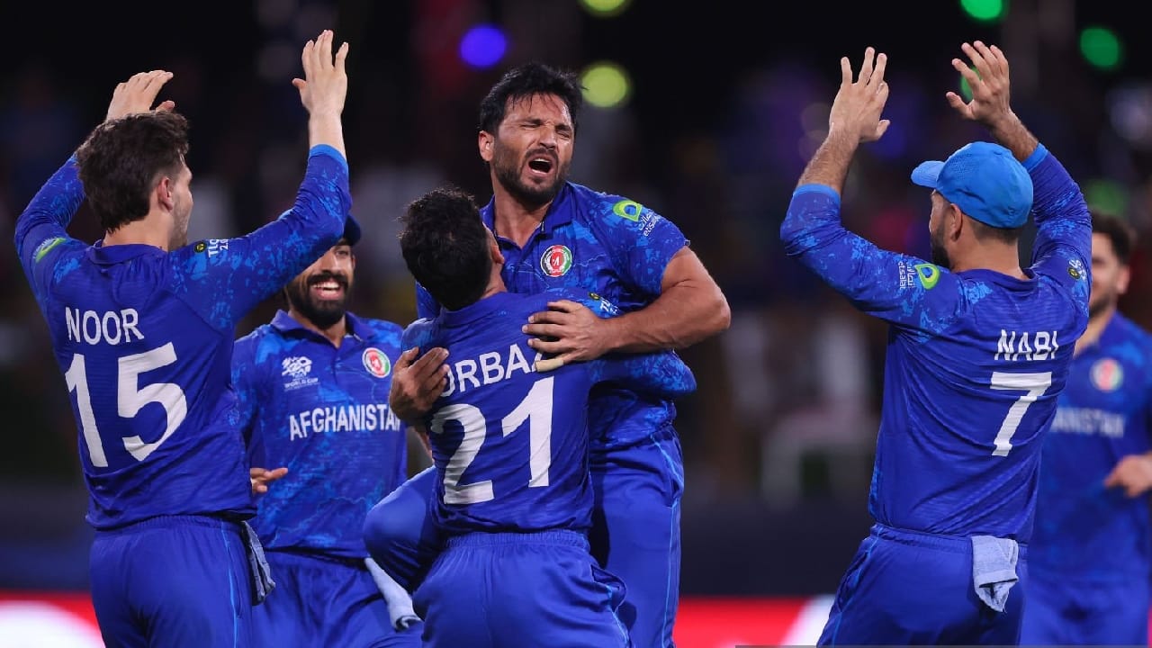 ಶಾರ್ಜಾ ಕ್ರಿಕೆಟ್ ಮೈದಾನದಲ್ಲಿ ಅಫ್ಘಾನಿಸ್ತಾನ್ ತಂಡವು ಈವರೆಗೆ 29 ಪಂದ್ಯಗಳನ್ನಾಡಿದ್ದಾರೆ. ಇಪ್ಪತ್ತೊಂಬತ್ತು ಮ್ಯಾಚ್​​​ಗಳಲ್ಲಿ 20 ಪಂದ್ಯಗಳಲ್ಲಿ ಅಫ್ಘಾನ್ ಪಡೆ ಜಯ ಸಾಧಿಸಿದೆ. ಈ ಮೂಲಕ ಪಾಕ್ ತಂಡದ ಹೆಸರಿನಲ್ಲಿದ್ದ ದಾಖಲೆ ಮುರಿದು ಅಫ್ಘಾನಿಸ್ತಾನ್ ತಂಡ ಶಾರ್ಜಾದಲ್ಲಿ ಹೊಸ ಇತಿಹಾಸ ನಿರ್ಮಿಸಿದೆ.