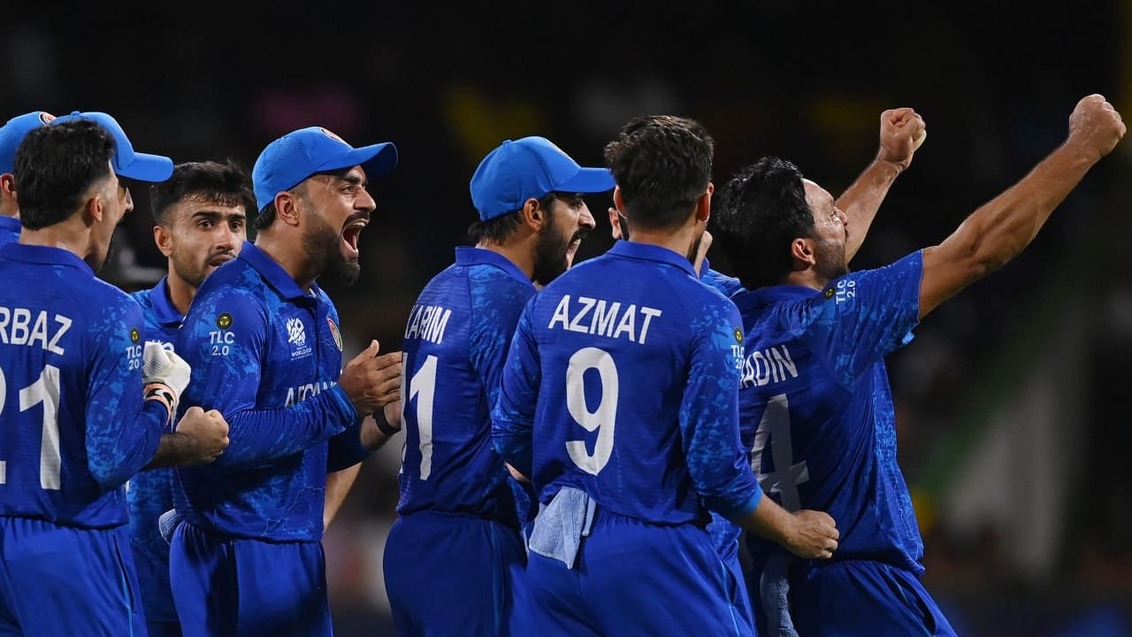 ಇದೀಗ ಶಾರ್ಜಾ ಕ್ರಿಕೆಟ್ ಸ್ಟೇಡಿಯಂನಲ್ಲಿ 20 ಗೆಲುವು ದಾಖಲಿಸುವ ಮೂಲಕ ಅಫ್ಘಾನಿಸ್ತಾನ್ ತಂಡ ಒಂದೇ ಮೈದಾನದಲ್ಲಿ ಅತೀ ಹೆಚ್ಚು ವಿಜಯ ಸಾಧಿಸಿದ ವಿಶ್ವದ 2ನೇ ತಂಡ ಎನಿಸಿಕೊಂಡಿದೆ. ಈ ಮೂಲಕ ಅಫ್ಘಾನ್ ಪಡೆ ಟಿ20 ಕ್ರಿಕೆಟ್​ನಲ್ಲಿ ಹೊಸ ಇತಿಹಾಸ ನಿರ್ಮಿಸುವತ್ತ ಹೊರಟಿದೆ.