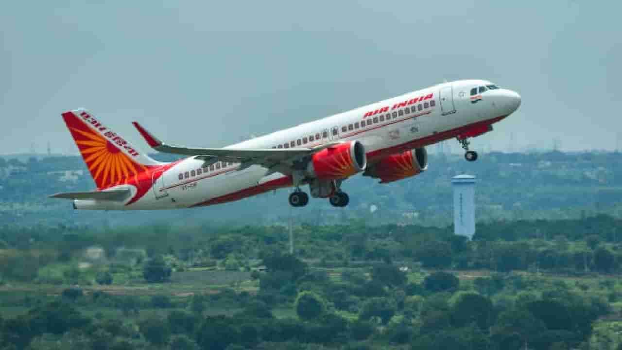 ಬೆಂಗಳೂರಿನಿಂದ ಹೋಗುತ್ತಿದ್ದ ಏರ್ ಇಂಡಿಯಾ ವಿಮಾನದ ಕಾಕ್​ಪಿಟ್ ಬಾಗಿಲು ತೆರೆಯಲು ಯತ್ನಿಸಿದ ಪ್ರಯಾಣಿಕ