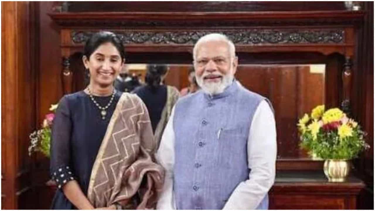 ‘ಮೋದಿ ಮೀಟ್ ಮಾಡೋಕೆ ಎಷ್ಟು ಹಣ ಪಡೆದ್ರಿ’ ಎಂದವರಿಗೆ ಅಯ್ಯೋ ಶ್ರದ್ಧಾ ಕೊಟ್ಟ ಖಡಕ್ ಉತ್ತರ ಇದು ‘ಮೋದಿ ಮೀಟ್ ಮಾಡೋಕೆ ಎಷ್ಟು ಹಣ ಪಡೆದ್ರಿ’ ಎಂದವರಿಗೆ ಅಯ್ಯೋ ಶ್ರದ್ಧಾ ಕೊಟ್ಟ ಖಡಕ್ ಉತ್ತರ ಇದು
