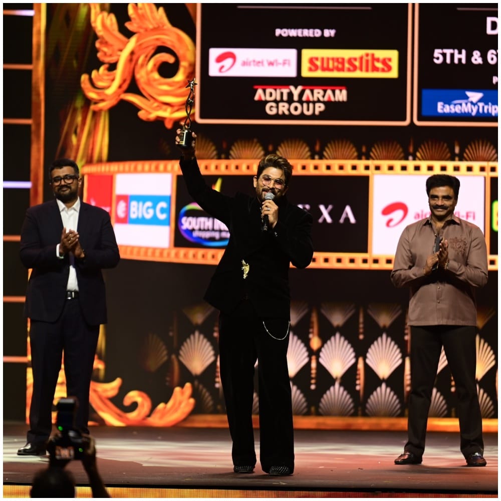 ಅಲ್ಲು ಅರ್ಜುನ್ ಅವರಿಗೆ ‘ಅತ್ಯುತ್ತಮ ನಟ’ ಅವಾರ್ಡ್ ಸಿಕ್ಕಿದೆ. ‘ಪುಷ್ಪ 2’ ಸಿನಿಮಾ ನಟನೆಗ ಈ ಪ್ರಶಸ್ತಿ ದೊರಕಿದೆ. ಈ ಚಿತ್ರ ವಿಶ್ವ ಬಾಕ್ಸ್ ಆಫೀಸ್​ನಲ್ಲಿ ಹಲವು ದಾಖಲೆಗಳನ್ನು ಸೃಷ್ಟಿ ಮಾಡಿ ಬೀಗಿದೆ. ಈ ವಿಚಾರ ಅವರಿಗೆ ಖುಷಿ ಕೊಟ್ಟಿದೆ.