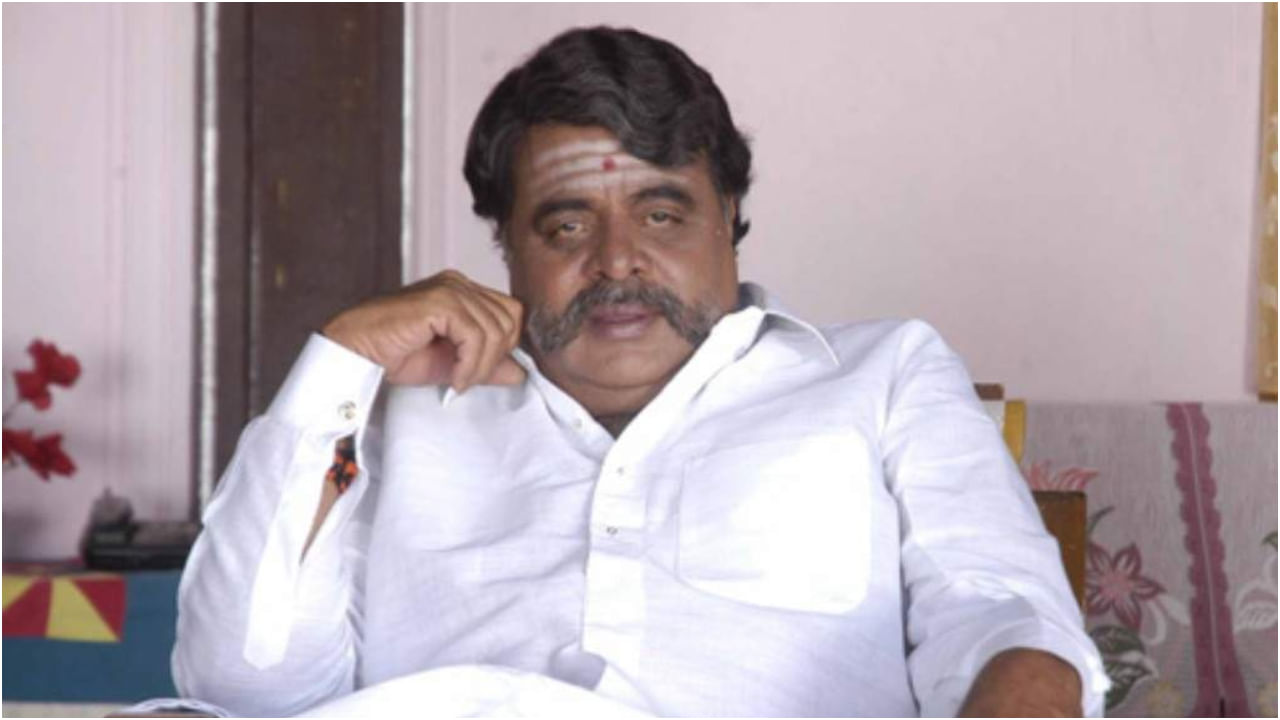 ವಿಷ್ಣುವರ್ಧನ್ ಮತ್ತು ಬಿ. ಸರೋಜಾದೇವಿ ಅವರಿಗೆ ಕರ್ನಾಟಕ ರತ್ನ ನೀಡಿದ್ದು ಖುಷಿಯ ಸಂಗತಿ. ಅದೇ ರೀತಿ ನಟ ಅಂಬರೀಷ್ ಅವರಿಗೂ ಈ ಪ್ರಶಸ್ತಿ ಸಲ್ಲಬೇಕು ಎಂದು ಅಭಿಮಾನಿಗಳು ಬಯಸುತ್ತಿದ್ದಾರೆ.