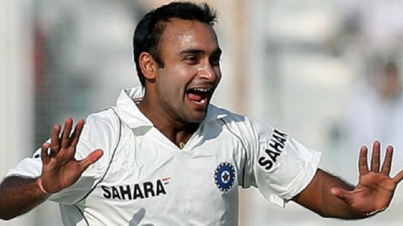 ಅಮಿತ್ ಮಿಶ್ರಾ ಭಾರತದ ಪರ 22 ಟೆಸ್ಟ್ ಪಂದ್ಯಗಳಲ್ಲಿ ಕಣಕ್ಕಿಳಿದಿದ್ದರು. ಈ ವೇಳೆ 40 ಇನಿಂಗ್ಸ್​ಗಳಲ್ಲಿ ಬೌಲಿಂಗ್ ಮಾಡಿರುವ ಅವರು 76 ವಿಕೆಟ್ ಪಡೆದಿದ್ದಾರೆ. ಇನ್ನು ಏಕದಿನ ಕ್ರಿಕೆಟ್​ನಲ್ಲಿ 36 ಪಂದ್ಯಗಳಲ್ಲಿ ಭಾರತವನ್ನು ಪ್ರತಿನಿಧಿಸಿದ್ದ ಅವರು 34 ಇನಿಂಗ್ಸ್​ಗಳ ಮೂಲಕ 64 ವಿಕೆಟ್ ಕಬಳಿಸಿದ್ದಾರೆ.