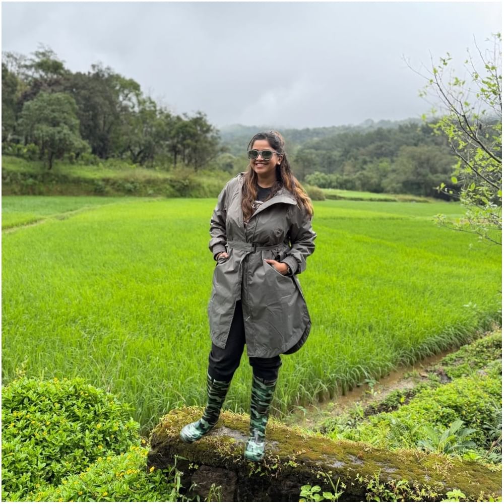 ಅನುಶ್ರೀ ವಿವಾಹದ ಬಳಿಕ ತೆರಳುತ್ತಿರುವ ಮೊದಲ ಟ್ರಿಪ್ ಇದಾಗಿದೆ. ಈ ಕಾರಣದಿಂದಲೇ ಅವರು ಪ್ರಕೃತಿಯನ್ನು ಆಯ್ಕೆ ಮಾಡಿಕೊಂಡಿದ್ದಾರೆ. ಅನುಶ್ರೀ ಅವರಿಗೆ ಪ್ರಕೃತಿ ಎಂದರೆ ಸಖತ್ ಇಷ್ಟ. ಹೀಗಾಗಿ, ಹೊಲ, ಗದ್ದೆ ಇರುವ ಜಾಗಕ್ಕೆ ತೆರಳಿದ್ದಾರೆ.