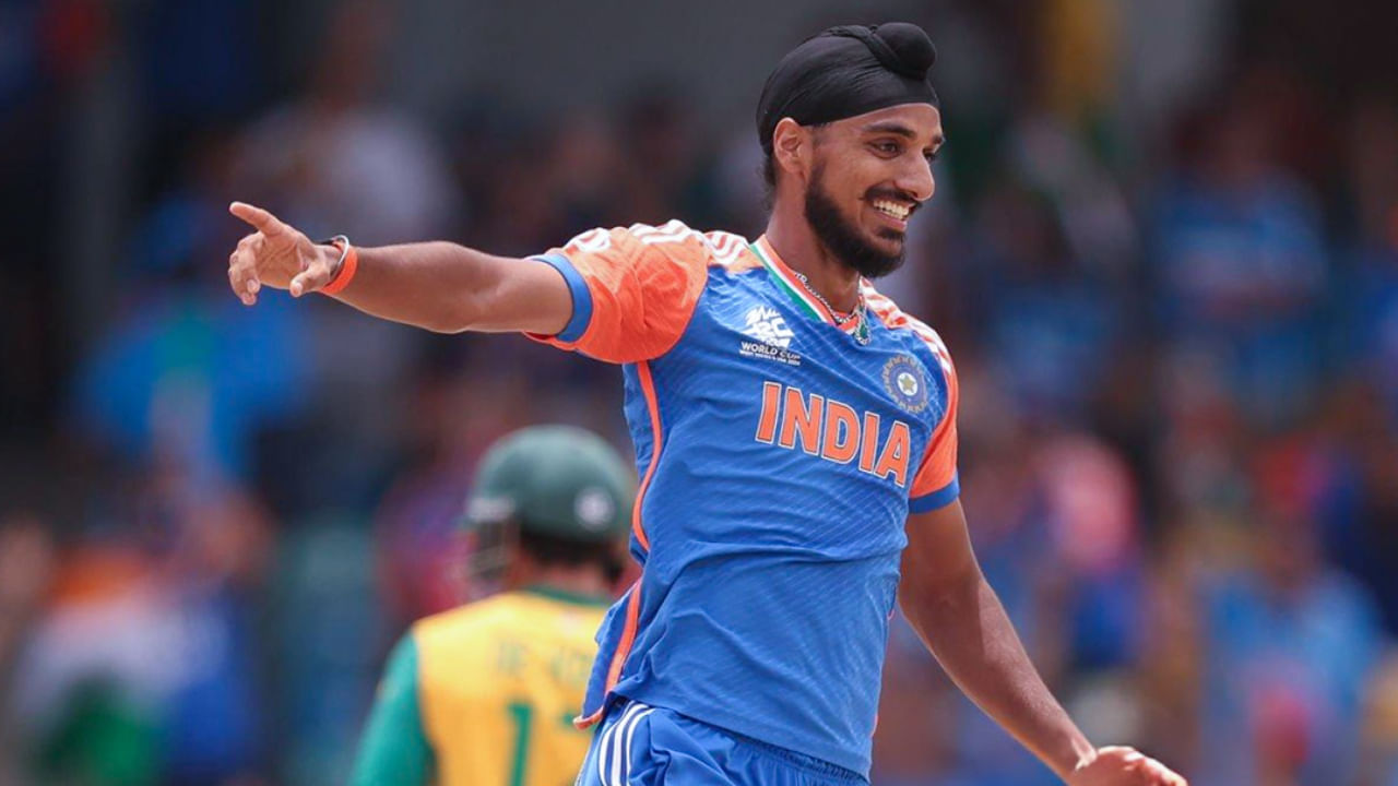 ಜುಲೈ 2022 ರಲ್ಲಿ ಭಾರತ ಪರ ಟಿ20ಐ ಚೊಚ್ಚಲ ಪಂದ್ಯವನ್ನಾಡಿದ್ದ ಅರ್ಷದೀಪ್, ಅಂದಿನಿಂದ ನಿರಂತರವಾಗಿ ಉತ್ತಮ ಪ್ರದರ್ಶನ ನೀಡುತ್ತಿದ್ದಾರೆ. ಇದು ಅವರ ಎರಡನೇ ಏಷ್ಯಾ ಕಪ್. 2022 ರಲ್ಲಿ ಅವರು ಟೂರ್ನಮೆಂಟ್ನಲ್ಲಿಯೂ ಭಾಗವಹಿಸಿದ್ದರು. ಆಗ, ಟೂರ್ನಮೆಂಟ್ ಅನ್ನು ಯುಎಇಯಲ್ಲಿ ಮತ್ತು ಟಿ20 ಸ್ವರೂಪದಲ್ಲಿ ನಡೆಸಲಾಗುತ್ತಿತ್ತು.