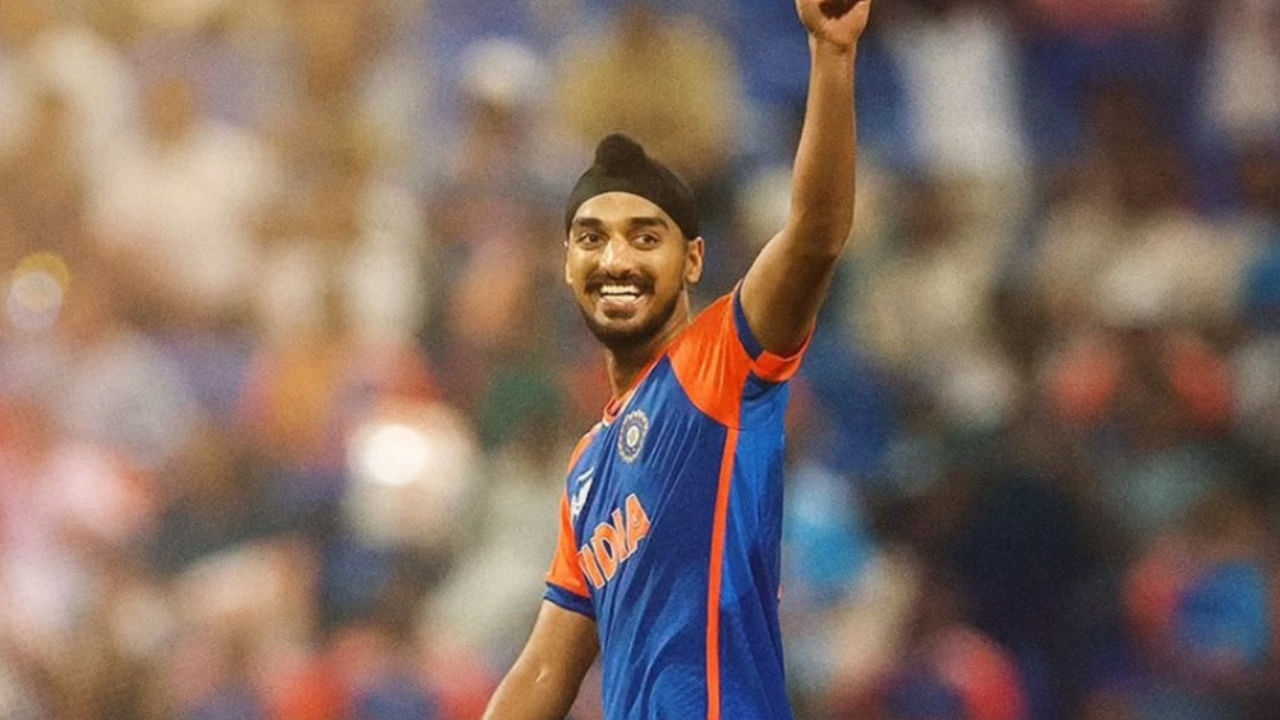 ಈ ಪಂದ್ಯ ಟೀಂ ಇಂಡಿಯಾಕ್ಕೆ ಕೇವಲ ಔಪಚಾರಿಕ ಪಂದ್ಯವಾಗಿದ್ದರಿಂದ ಆಡುವ ಹನ್ನೊಂದರ ಬಳಗದಲ್ಲಿ ಎರಡು ಬದಲಾವಣೆಗಳನ್ನು ಮಾಡಲಾಗಿತ್ತು. ಅದರಂತೆ ಹರ್ಷಿತ್ ರಾಣಾ ಹಾಗೂ ಅರ್ಷದೀಪ್ ಸಿಂಗ್ ಈ ಪಂದ್ಯದಲ್ಲಿ ಆಡುವ ಅವಕಾಶ ಪಡೆದಿದ್ದರು. ತಂಡದ ಬೌಲಿಂಗ್ ವಿಭಾಗವನ್ನು ಮುನ್ನಡೆಸಿದ್ದ ಅರ್ಷದೀಪ್ ಈ ಪಂದ್ಯದಲ್ಲಿ ವಿಶೇಷ ಶತಕವನ್ನು ಪೂರೈಸಿದರು.