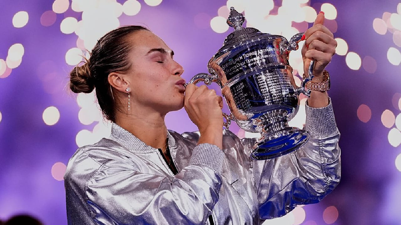 US Open 2025: ಮತ್ತೊಮ್ಮೆ ಟ್ರೋಫಿಗೆ ಮುತ್ತಿಟ್ಟ ಅರಿನಾ ಸಬಲೆಂಕಾ US Open 2025: ಮತ್ತೊಮ್ಮೆ ಟ್ರೋಫಿಗೆ ಮುತ್ತಿಟ್ಟ ಅರಿನಾ ಸಬಲೆಂಕಾ