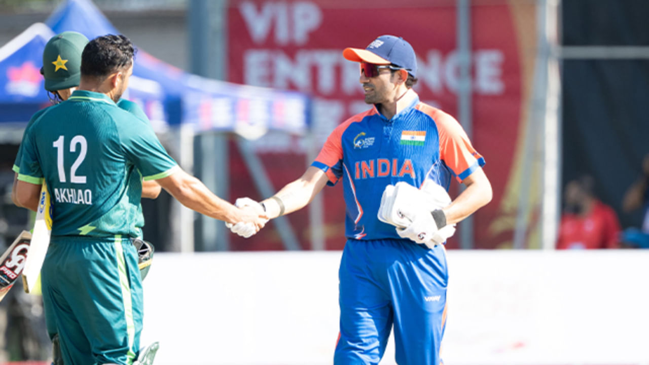 ಹಾಂಗ್ ಕಾಂಗ್ ಸಿಕ್ಸಸ್ 1992 ರಲ್ಲಿ ಪ್ರಾರಂಭವಾಯಿತು. ಈ ಪಂದ್ಯಾವಳಿಯಲ್ಲಿ ಒಟ್ಟು 12 ತಂಡಗಳು ಭಾಗವಹಿಸುತ್ತವೆ. ಪಾಕಿಸ್ತಾನ ಈ ಪಂದ್ಯಾವಳಿಯಲ್ಲಿ ಅತ್ಯಂತ ಯಶಸ್ವಿ ತಂಡವಾಗಿದ್ದು, ಐದು ಬಾರಿ ಪ್ರಶಸ್ತಿಯನ್ನು ಗೆದ್ದಿದೆ. ಭಾರತ ಈ ಟೂರ್ನಮೆಂಟ್ ಅನ್ನು ಒಮ್ಮೆ ಮಾತ್ರ (2005) ಗೆದ್ದಿದ್ದರೆ, 1992 ಮತ್ತು 1996 ರಲ್ಲಿ ಫೈನಲ್‌ನಲ್ಲಿ ಸೋತಿತ್ತು.
