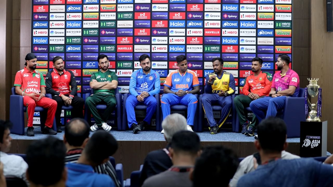 ಮೂರನೇ ಬಾರಿಗೆ ಟಿ20 ಮಾದರಿಯಲ್ಲಿ ನಡೆಯುತ್ತಿರುವ ಏಷ್ಯಾಕಪ್​ ಆರಂಭಕ್ಕೂ ಮುನ್ನ ಮಹತ್ವದ ಸುದ್ದಿಯೊಂದು ಹೊರಬಿದ್ದಿದ್ದು, ಈ ಬಾರಿ ಚಾಂಪಿಯನ್ ಆಗುವ ತಂಡಕ್ಕೆ 1 ಕೋಟಿ ರೂ. ಅಧಿಕ ಬಹುಮಾನ ಸಿಗಲಿದೆ. ಅಂದರೆ 2025 ರ ಏಷ್ಯಾಕಪ್ ಬಹುಮಾನದ ಮೊತ್ತ ಪೂರ್ಣ 1 ಕೋಟಿ ರೂಪಾಯಿಗಳಷ್ಟು ಹೆಚ್ಚಾಗಿದೆ.