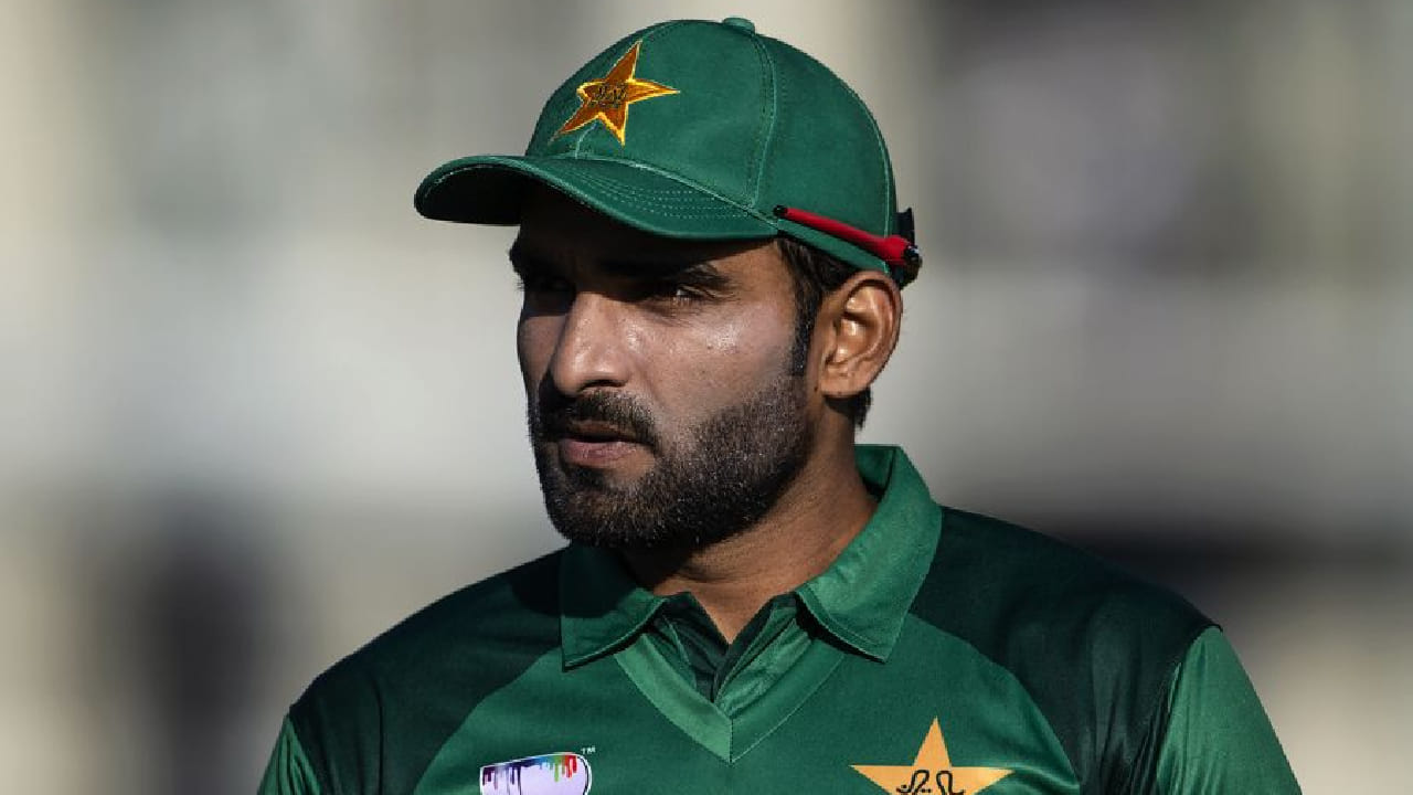 ಆಸಿಫ್ ಅಲಿ ಈ ಹಿಂದೆ ಪಾಕಿಸ್ತಾನ್ ಟಿ20 ತಂಡದ ಖಾಯಂ ಸದಸ್ಯರಾಗಿ ಕಾಣಿಸಿಕೊಂಡಿದ್ದರು. ಇದಾಗ್ಯೂ ಏಷ್ಯಾಕಪ್​ಗೆ ಆಯ್ಕೆ ಮಾಡಲಾದ ತಂಡದಲ್ಲಿ ಆಸಿಫ್​ಗೆ ಸ್ಥಾನ ಸಿಕ್ಕಿರಲಿಲ್ಲ. ಇದಾಗ್ಯೂ ಮಧ್ಯಮ ಕ್ರಮಾಂಕಕ್ಕೆ ಬದಲಿ ಆಟಗಾರನಾಗಿ ಆಯ್ಕೆಯಾಗಲು ಅವಕಾಶವಿತ್ತು.