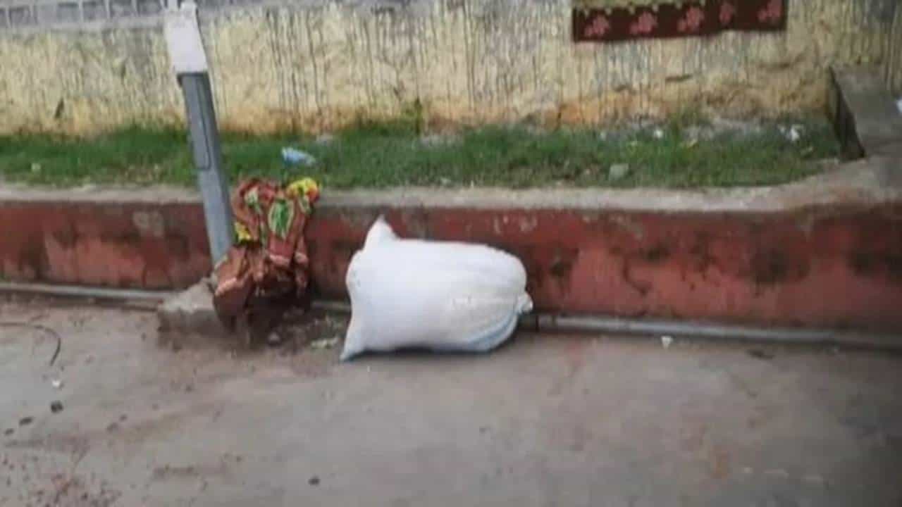 ಹೈದರಾಬಾದ್: ಕಿಸ್ಮತ್​ಪುರ ಸೇತುವೆ ಬಳಿ ಚೀಲದಲ್ಲಿ ನಗ್ನ ಸ್ಥಿತಿಯಲ್ಲಿ ಮಹಿಳೆಯ ಶವ ಪತ್ತೆ