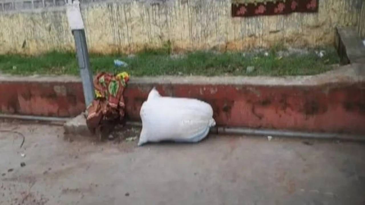 ಹೈದರಾಬಾದ್: ಕಿಸ್ಮತ್ಪುರ ಸೇತುವೆ ಬಳಿ ಚೀಲದಲ್ಲಿ ನಗ್ನ ಸ್ಥಿತಿಯಲ್ಲಿ ಮಹಿಳೆಯ ಶವ ಪತ್ತೆ ಹೈದರಾಬಾದ್: ಕಿಸ್ಮತ್ಪುರ ಸೇತುವೆ ಬಳಿ ಚೀಲದಲ್ಲಿ ನಗ್ನ ಸ್ಥಿತಿಯಲ್ಲಿ ಮಹಿಳೆಯ ಶವ ಪತ್ತೆ