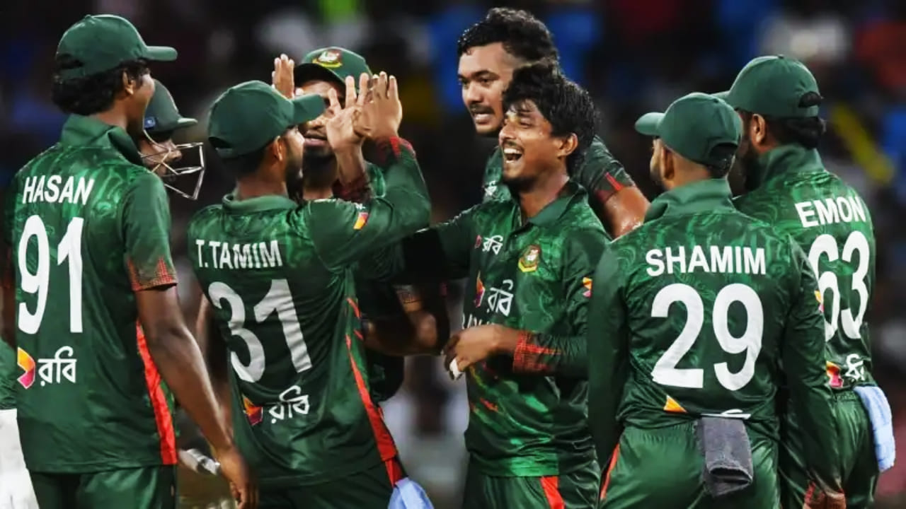 ಇನ್ನು ಟಿ20 ಕ್ರಿಕೆಟ್ ಇತಿಹಾಸದಲ್ಲಿ ಒಂದೇ ಮೈದಾನದಲ್ಲಿ ಅತ್ಯಧಿಕ ಗೆಲುವು ದಾಖಲಿಸಿದ ವಿಶ್ವ ದಾಖಲೆ ಬಾಂಗ್ಲಾದೇಶ್ ತಂಡದ ಹೆಸರಿನಲ್ಲಿದೆ. ಬಾಂಗ್ಲಾದೇಶ್ ತಂಡವು ಶೇರೆ ಬಾಂಗ್ಲಾ ನ್ಯಾಷನಲ್ ಸ್ಟೇಡಿಯಂನಲ್ಲಿ ಆಡಿದ 48 ಪಂದ್ಯಗಳಲ್ಲಿ 24 ಗೆಲುವು ದಾಖಲಿಸಿ ಈ ದಾಖಲೆ ಬರೆದಿದೆ.