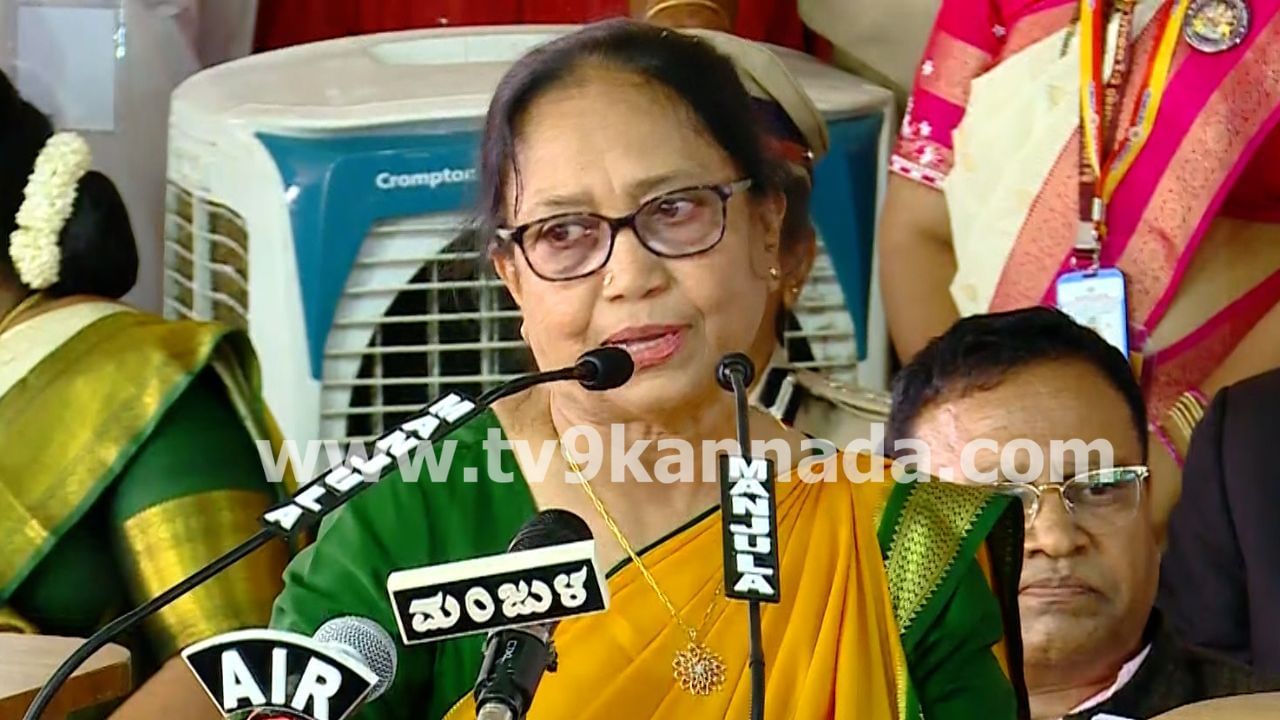 ನನ್ನ ಜೀವನದ ಅತ್ಯಂತ ಗೌರವದ ಘಳಿಗೆ ಎಂದ ಬಾನು ಮುಷ್ತಾಕ್: ದಸರಾಗೆ ಚಾಲನೆ ನೀಡಿದ ಬಳಿಕ ಮಾತನಾಡಿದ ಬಾನು ಮುಷ್ತಾಕ್, ಚಾಮುಂಡಿ ಸನ್ನಿಧಿ ಬಳಿ ಕರೆದೊಯ್ಯುವುದಾಗಿ ನನ್ನ ಸ್ನೇಹಿತೆ ಹೇಳಿದ್ದಳು. ಈಗ ಸರ್ಕಾರದ ಮೂಲಕ ಚಾಮುಂಡಿ ನನ್ನನ್ನು ಕರೆಸಿಕೊಂಡಿದ್ದಾಳೆ. ಇದು ನನ್ನ ಜೀವನದ ಅತ್ಯಂತ ಗೌರವದ ಘಳಿಗೆ ಎಂದರು.