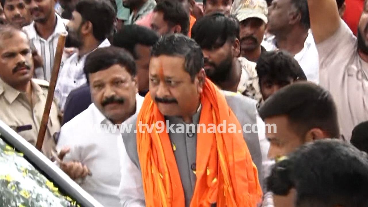 ಪಾಕಿಸ್ತಾನಕ್ಕೆ ಜೈ ಅಂದ್ರೆ ಅಲ್ಲೇ ಎನ್​ಕೌಂಟರ್, ಬಾಯಿಗೆ ಗುಂಡಿಕ್ಕಿ ಢಂ ಅನ್ನಿಸ್ಬೇಕು: ಮದ್ದೂರಿನಲ್ಲಿ ಯತ್ನಾಳ್ ರೋಷಾವೇಷ