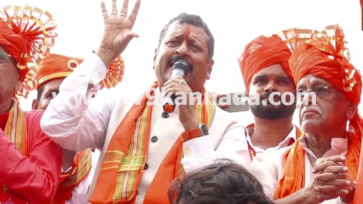 ‘‘ನೀವು ಕಲ್ ಯಾಕ್ ಒಗೀತಿರೋ ಹಲ್ಕಟ್ ನನ್ ಮಕ್ಳ?’‘ ತುಮಕೂರಲ್ಲಿ ಮತ್ತೆ ಗುಡುಗಿದ ಯತ್ನಾಳ್ ‘‘ನೀವು ಕಲ್ ಯಾಕ್ ಒಗೀತಿರೋ ಹಲ್ಕಟ್ ನನ್ ಮಕ್ಳ?’‘ ತುಮಕೂರಲ್ಲಿ ಮತ್ತೆ ಗುಡುಗಿದ ಯತ್ನಾಳ್