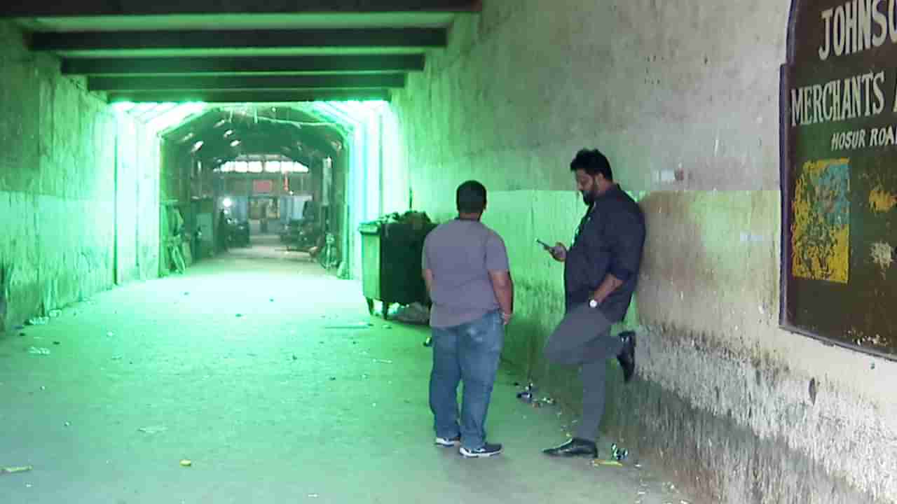 ಅನೈತಿಕ ಚಟುವಟಿಕೆಗಳ ತಾಣವಾದ ಜಾನ್ಸನ್ ಮಾರುಕಟ್ಟೆ: ಕಸ-ತ್ಯಾಜ್ಯಗಳ ಕೊಪ್ಪೆ, ಜನರ ಗೋಳು ಕೇಳೋರೇ ಇಲ್ಲ