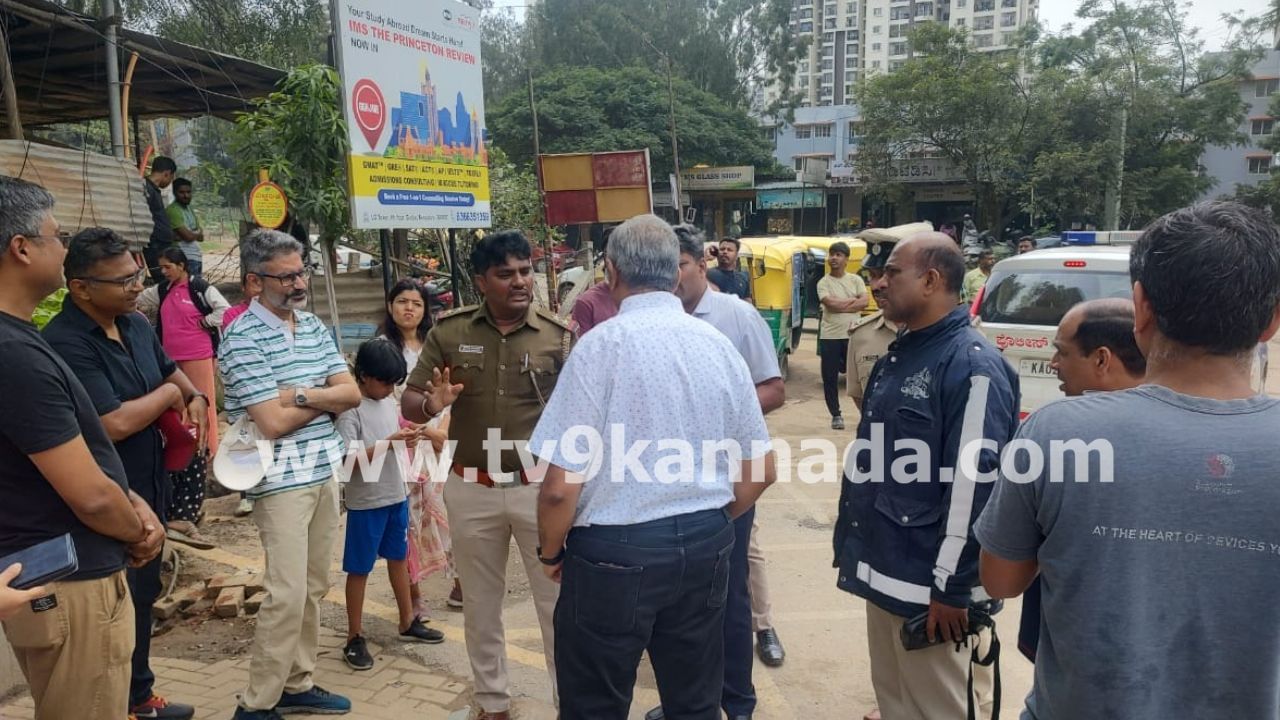 ಬೆಂಗಳೂರು: ಮೂಲಸೌಕರ್ಯಕ್ಕೆ ಆಗ್ರಹಿಸಿ ಪಾಣತ್ತೂರಿನಲ್ಲಿ ನಿವಾಸಿಗಳ ಪ್ರತಿಭಟನೆ, ಪೊಲೀಸರ ಜತೆ ಮಾತಿನ ಚಕಮಕಿ