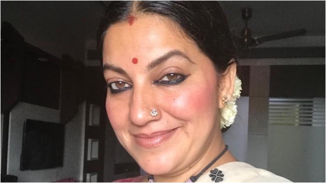 ಭಾವನಾ ಅವರು ‘ಏನೆಂದು ಹೆಸರಿಡಲಿ’ ಅಂತ ಬರೆದುಕೊಂಡಿರುವುದರಿಂದ ಕಮೆಂಟ್ ಮೂಲಕ ಅಭಿಮಾನಿಗಳು ಒಂದಷ್ಟು ಹೆಸರುಗಳನ್ನು ಸೂಚಿಸುತ್ತಿದ್ದಾರೆ. ಫೋಟೋ ನೋಡಿದ ಎಲ್ಲರಿಗೂ ಖುಷಿ ಆಗಿದೆ.