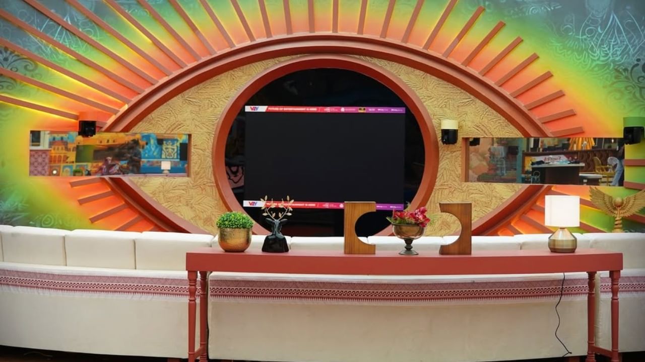 ಸದ್ಯ ಬಿಗ್ ಬಾಸ್ ಮನೆ ಪ್ರವೇಶಿಸಿರುವ ಮೂವರ ಹೆಸರು ರಿವೀಲ್ ಆಗಿದೆ. ಮಂಜು ಅವರು ಕಿರುತೆರೆಯವರು. ಸುಧಿ ಹಿರಿತೆರೆ ಹಾಗೂ ಮಲ್ಲಮ್ಮ ಅವರು ಸೋಶಿಯಲ್ ಮೀಡಿಯಾ ಮೂಲಕ ಖ್ಯಾತಿ ಪಡೆದವರಾಗಿದ್ದಾರೆ.