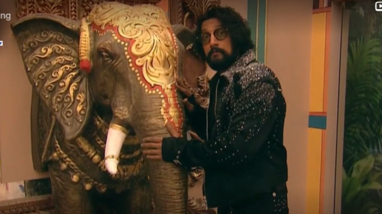 ಇಷ್ಟು ವರ್ಷ ಬಿಗ್​​ಬಾಸ್ ಶೋ ಅನ್ನು ಪ್ರೀತಿಸಿದ ಕರ್ನಾಟಕದ ಜನರಿಗೆ ಈ ಬಾರಿ ಬಿಗ್​​ಬಾಸ್ ಮನೆಯ ವಿನ್ಯಾಸವನ್ನು ಡೆಡಿಕೇಟ್ ಮಾಡಿದ್ದಾರಂತೆ ಬಿಗ್​​ಬಾಸ್. 