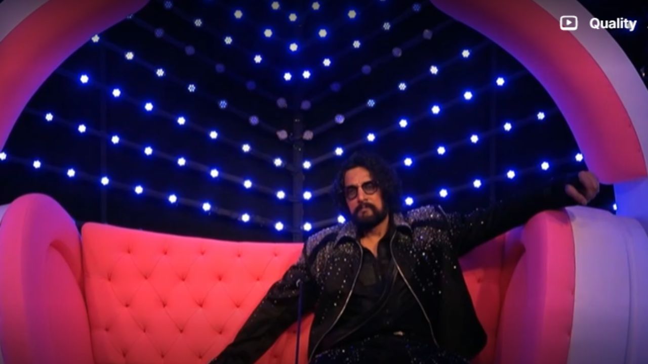 ಇದು ಕನ್​ಫೆಷನ್ ರೂಂ, ಈ ಬಾರಿ ಭಿನ್ನವಾಗಿ ಹೆಡ್ ಫೋನ್ ಮಾದರಿಯಲ್ಲಿ ಸೀಟನ್ನು ಡಿಸೈನ್ ಮಾಡಿದ್ದಾರೆ ಬಿಗ್​​ಬಾಸ್. ಇಲ್ಲಿಯೇ ಬಿಗ್​​ಬಾಸ್ ಸ್ಪರ್ಧಿಗಳೊಟ್ಟಿಗೆ ಪ್ರತ್ಯೇಕವಾಗಿ ಮಾತನಾಡುತ್ತಾರೆ.