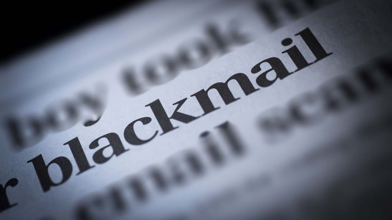 ಮಂಡ್ಯ: ಜನ್ಮಕೊಟ್ಟ ತಂದೆಗೆ ಖೆಡ್ಡಾ ತೋಡಲು ಹೋಗಿ ತಾನೇ ಬಲೆಗೆ ಬಿದ್ದ ಕುಲಪುತ್ರ! ಮಂಡ್ಯ: ಜನ್ಮಕೊಟ್ಟ ತಂದೆಗೆ ಖೆಡ್ಡಾ ತೋಡಲು ಹೋಗಿ ತಾನೇ ಬಲೆಗೆ ಬಿದ್ದ ಕುಲಪುತ್ರ!