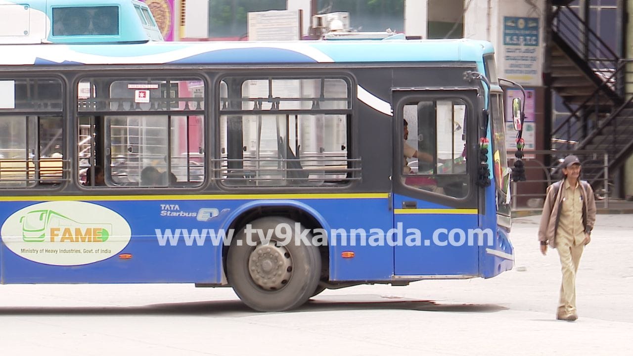 ಬಿಎಂಟಿಸಿಗೆ ಕೇಂದ್ರ ಸರ್ಕಾರ ಗುಡ್ ನ್ಯೂಸ್: 4500 ಹೊಸ ಬಸ್ಸು ಒದಗಿಸಲು ಗ್ರೀನ್ ಸಿಗ್ನಲ್, ಗುಜರಿ ಸೇರಲಿವೆ ಡಕೋಟಾ ಬಸ್ಗಳು ಬಿಎಂಟಿಸಿಗೆ ಕೇಂದ್ರ ಸರ್ಕಾರ ಗುಡ್ ನ್ಯೂಸ್: 4500 ಹೊಸ ಬಸ್ಸು ಒದಗಿಸಲು ಗ್ರೀನ್ ಸಿಗ್ನಲ್, ಗುಜರಿ ಸೇರಲಿವೆ ಡಕೋಟಾ ಬಸ್ಗಳು