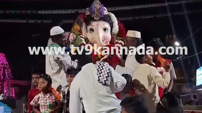 ದೇವಸಂದ್ರದ ಗಣೇಶ ವಿಸರ್ಜನೆಯಲ್ಲಿ ಹೂ ಹಾರ ಹಾಕಿ ಸಂಭ್ರಮಿಸಿದ ಮುಸ್ಲಿಮರು!