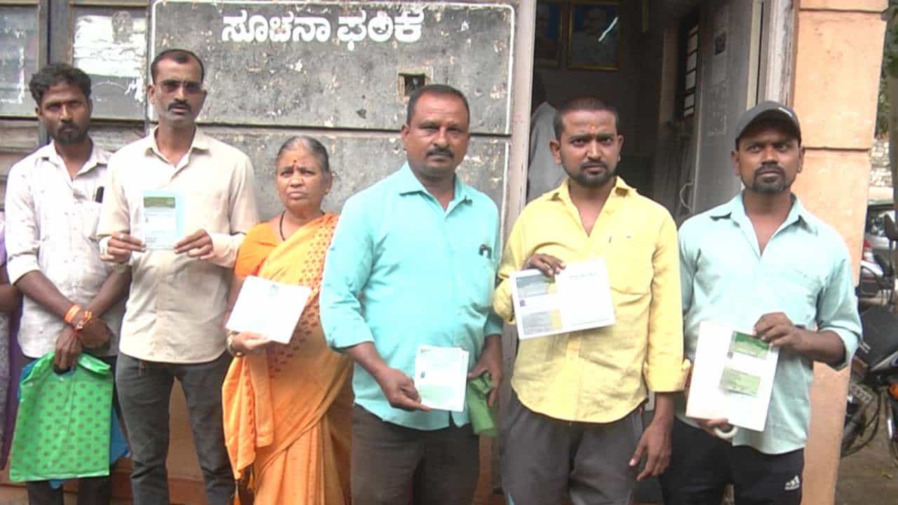ಆಹಾರ ಇಲಾಖೆ ಅಧಿಕಾರಿಗಳ ಯಡವಟ್ಟು: ಬಿಪಿಎಲ್​​ನಿಂದ ಎಪಿಎಲ್​ ಕಾರ್ಡ್​ಗೆ ಕನ್ವರ್ಟ್, ರೇಷನ್ ಖರೀದಿಸಲಾಗದೇ ಜನ್ರು ಗೋಳಾಟ