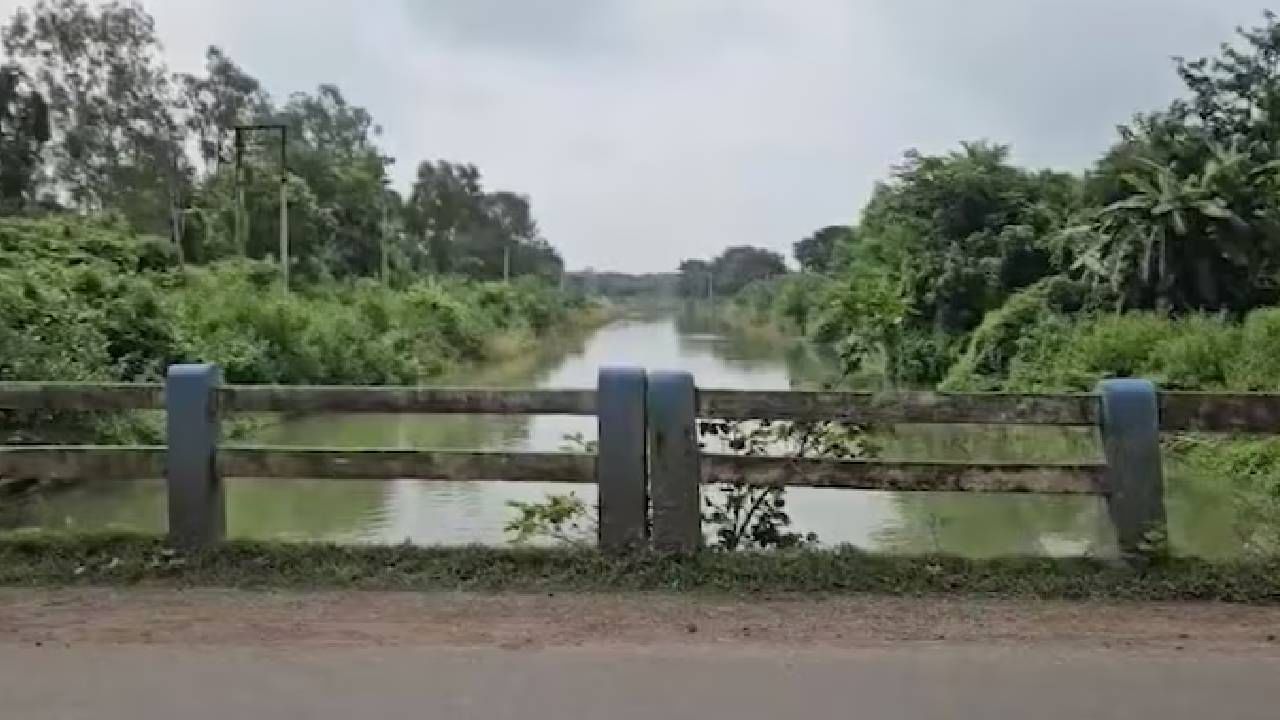 ಪಶ್ಚಿಮ ಬಂಗಾಳ: ಹದಿಮೂರು ವರ್ಷದ ಬಾಲಕಿಯ ವಿರೂಪಗೊಂಡ ಶವ ಪತ್ತೆ, ಶಿಕ್ಷಕನ ಬಂಧನ ಪಶ್ಚಿಮ ಬಂಗಾಳ: ಹದಿಮೂರು ವರ್ಷದ ಬಾಲಕಿಯ ವಿರೂಪಗೊಂಡ ಶವ ಪತ್ತೆ, ಶಿಕ್ಷಕನ ಬಂಧನ