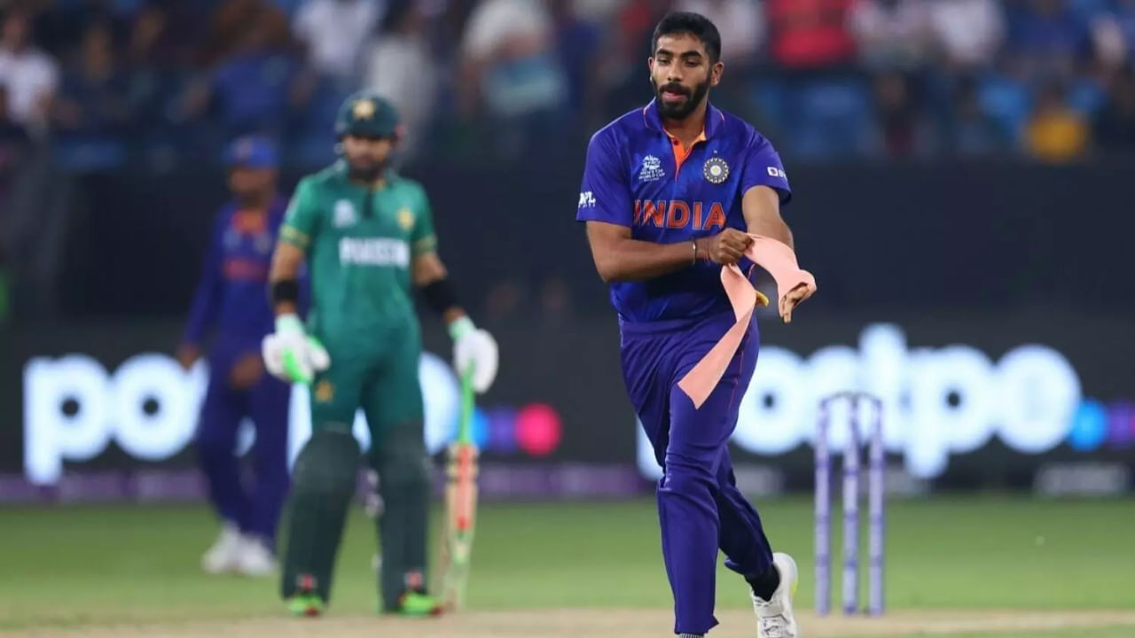 ವಾಸ್ತವವಾಗಿ ಟಿ20 ಅಂತರರಾಷ್ಟ್ರೀಯ ಪಂದ್ಯದಲ್ಲಿ ಬುಮ್ರಾ ವಿರುದ್ಧ ಪಾಕಿಸ್ತಾನ ತಂಡದ ಒಬ್ಬನೇ ಒಬ್ಬ ಬ್ಯಾಟ್ಸ್‌ಮನ್​ಗೆ ಸಿಕ್ಸರ್ ಬಾರಿಸಲು ಸಾಧ್ಯವಾಗಿಲ್ಲ. ಬುಮ್ರಾ ಇದುವರೆಗೆ ಪಾಕಿಸ್ತಾನ ವಿರುದ್ಧ ಟಿ20 ಅಂತಾರಾಷ್ಟ್ರೀಯ ಪಂದ್ಯಗಳಲ್ಲಿ 391 ಎಸೆತಗಳನ್ನು ಎಸೆದಿದ್ದಾರೆ. ಆದರೆ ಅವರ ಯಾವುದೇ ಎಸೆತದಲ್ಲಿ ಪಾಕ್ ಆಟಗಾರರಿಗೆ ಸಿಕ್ಸರ್ ಬಾರಿಸಲು ಸಾಧ್ಯವಾಗಿಲ್ಲ.