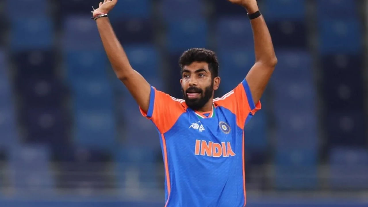 ಈ ಪಂದ್ಯದಲ್ಲೂ ಮೊದಲ 8 ಎಸೆತಗಳಲ್ಲಿ ಒಂದೇ ಒಂದು ಸಿಕ್ಸ್ ಬಾರಿಸಲಿಲ್ಲ. ನಂತರ 9 ನೇ ಎಸೆತದಲ್ಲಿ, ಫರ್ಹಾನ್ ಈ ವೈಫಲ್ಯಗಳ ಸರಣಿಯನ್ನು ಕೊನೆಗೊಳಿಸಿದರು. 9 ವರ್ಷಗಳ ನಂತರ, ಬುಮ್ರಾ ಅವರ 400 ನೇ ಎಸೆತದಲ್ಲಿ ಪಾಕಿಸ್ತಾನದ ಬ್ಯಾಟ್ಸ್ಮನ್ ಮೊದಲ ಬಾರಿಗೆ ಸಿಕ್ಸ್ ಬಾರಿಸಿದರು. ಆಶ್ಚರ್ಯಕರ ಸಂಗತಿಯೆಂದರೆ ಫರ್ಹಾನ್ ಇದರ ನಂತರ ಬುಮ್ರಾ ಅವರ ಮೇಲೆ ಮತ್ತೊಂದು ಸಿಕ್ಸ್ ಬಾರಿಸಿದರು.