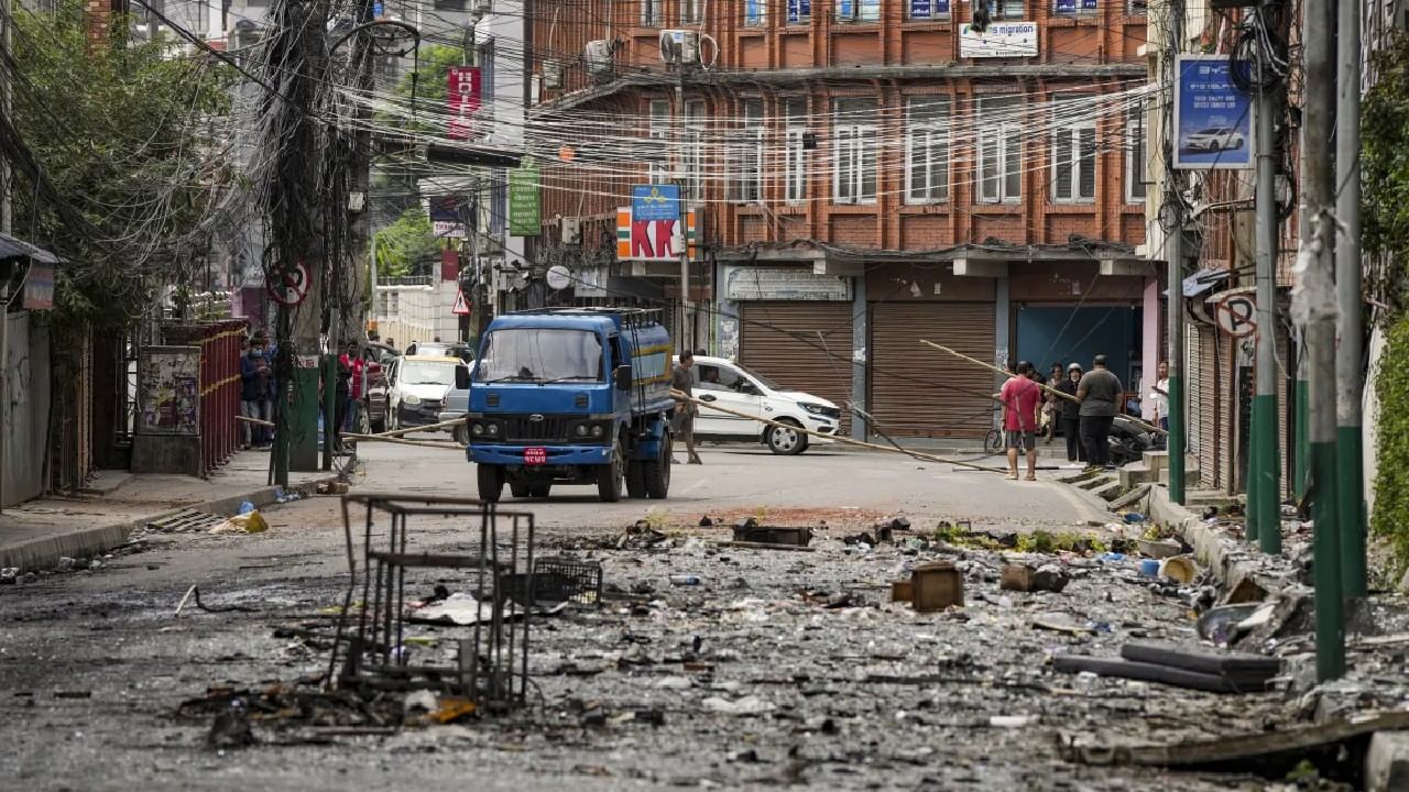 ನೇಪಾಳದಲ್ಲಿ ಭಾರತೀಯ ಪ್ರವಾಸಿಗರನ್ನು ಕರೆದೊಯ್ಯುತ್ತಿದ್ದ ಬಸ್ ಮೇಲೆ ಪ್ರತಿಭಟನಾಕಾರರ ದಾಳಿ, ಹಲವರಿಗೆ ಗಾಯ